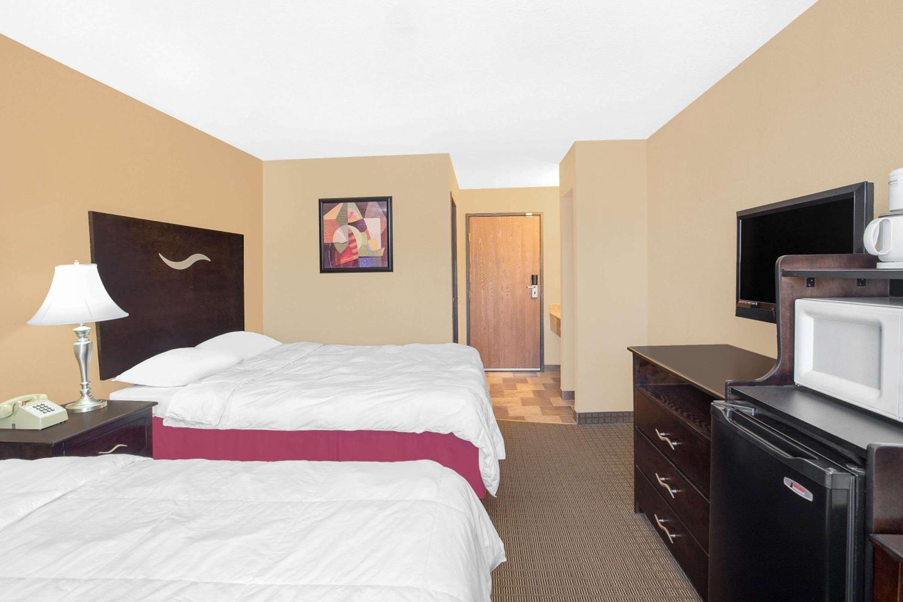 Super 8 by Wyndham Sheboygan WI view 4