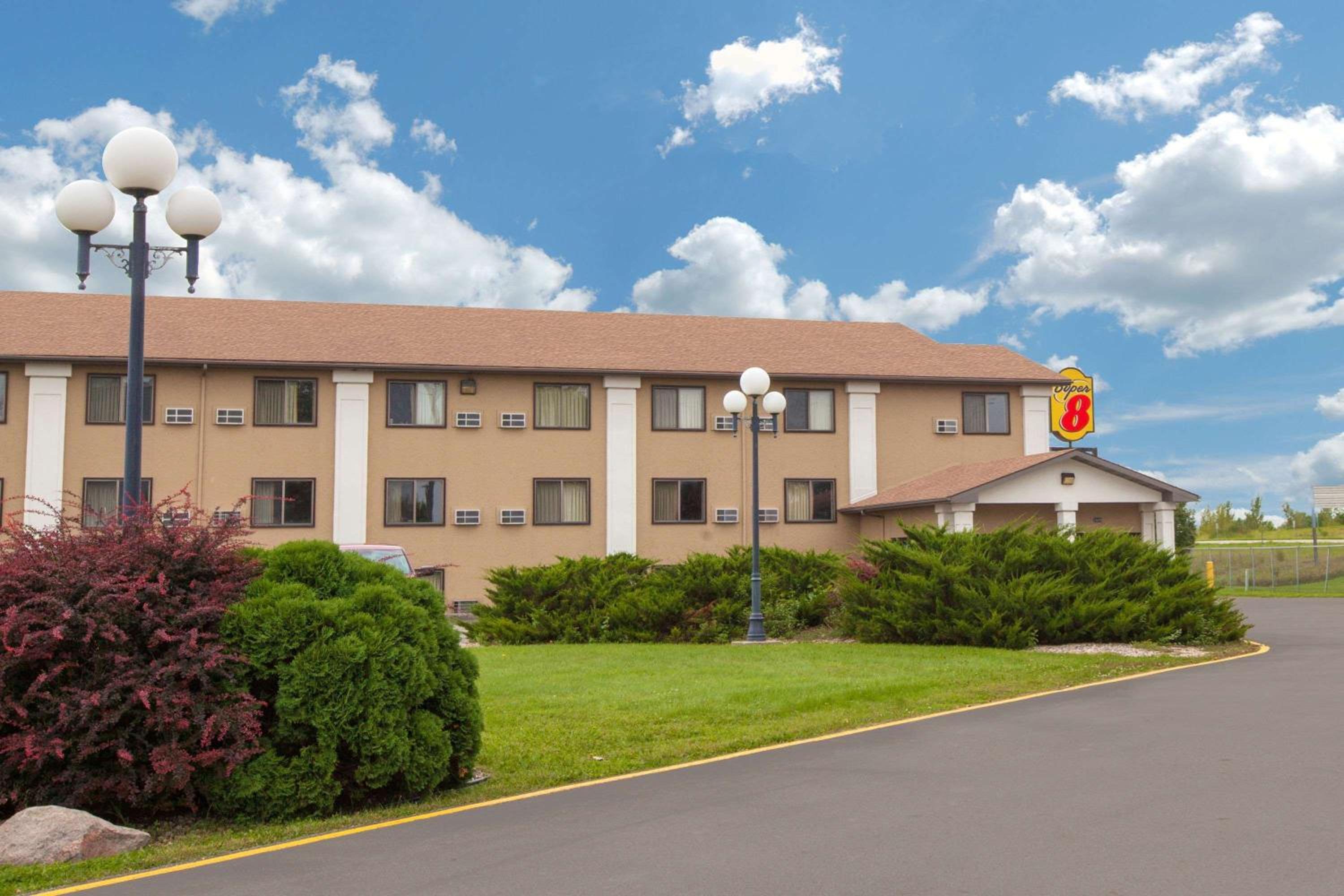 Super 8 by Wyndham Clear Lake view 3