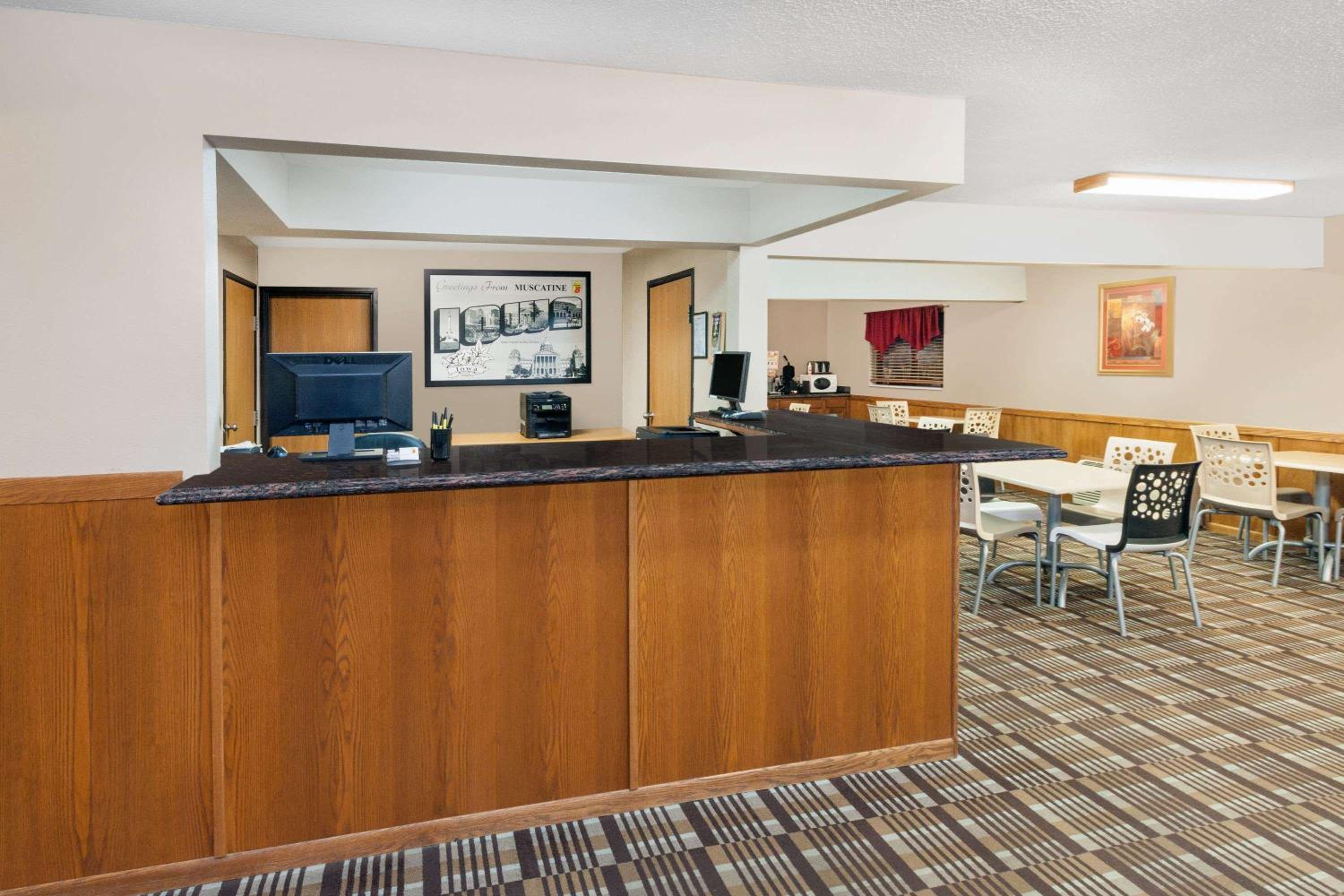 Super 8 by Wyndham Muscatine view 4