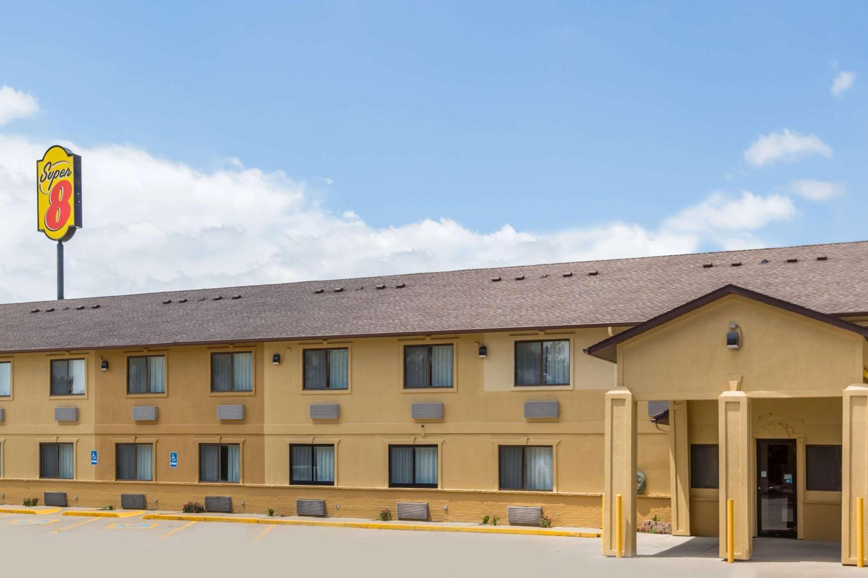 Hotel Super 8 by Wyndham Newton