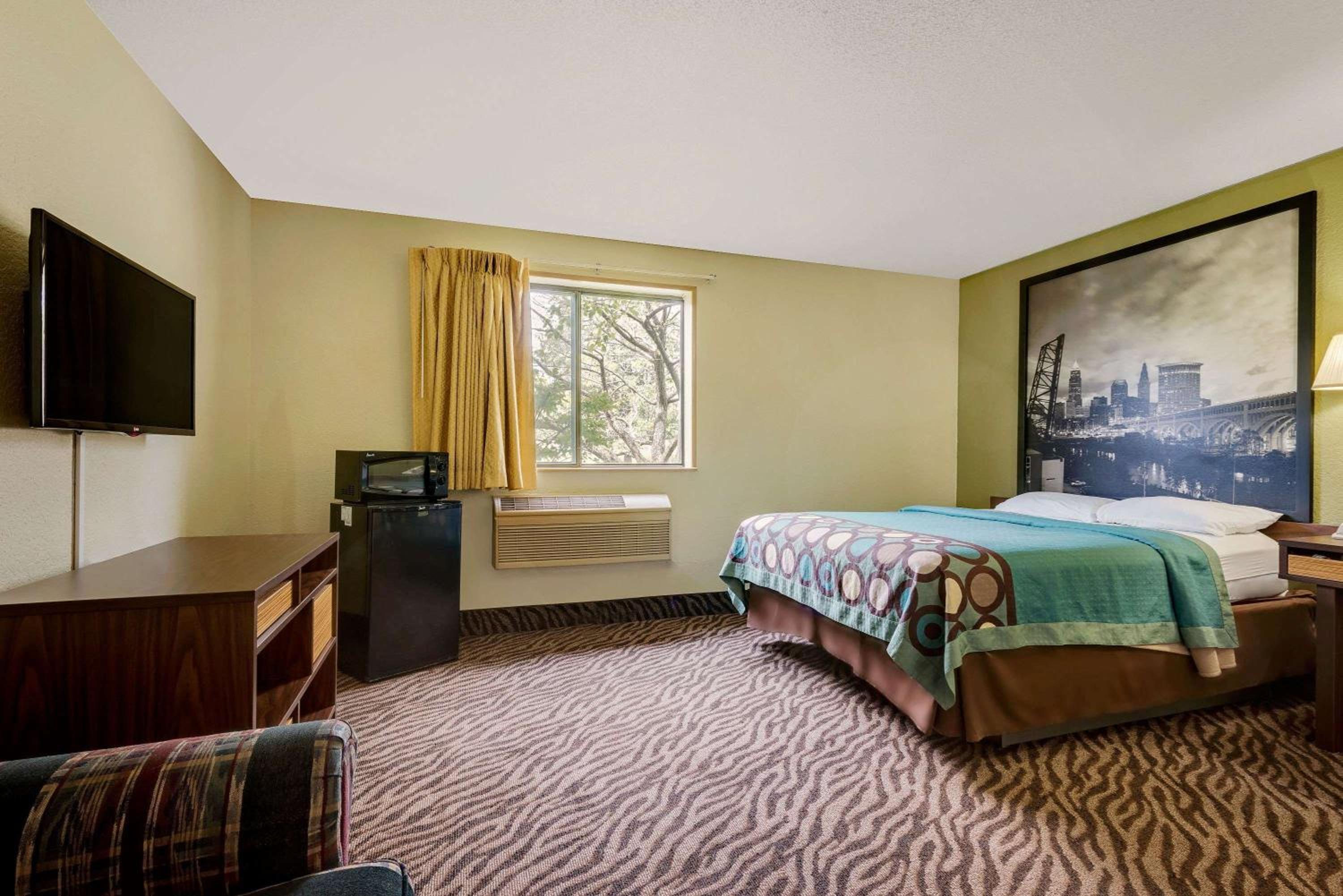 Super 8 by Wyndham Mentor/Cleveland Area view 5