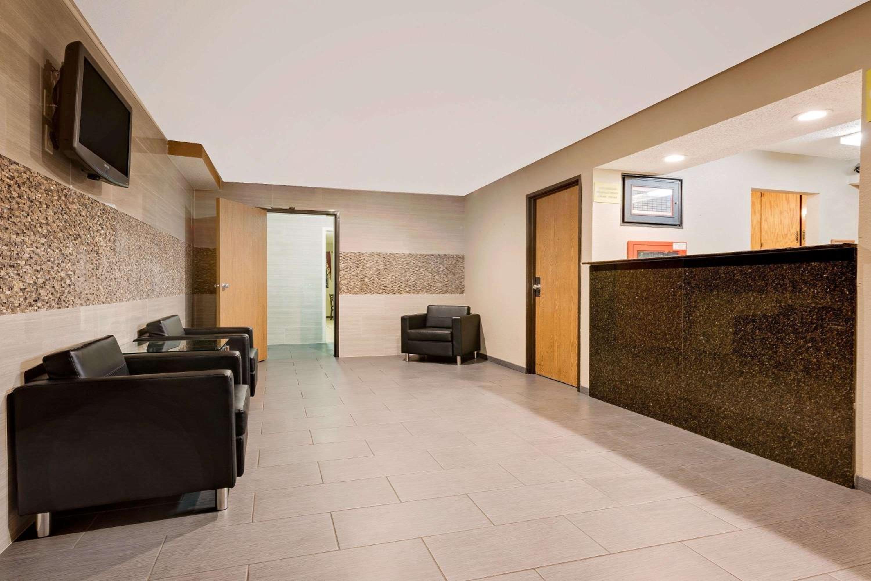 Super 8 by Wyndham Mentor/Cleveland Area view 3