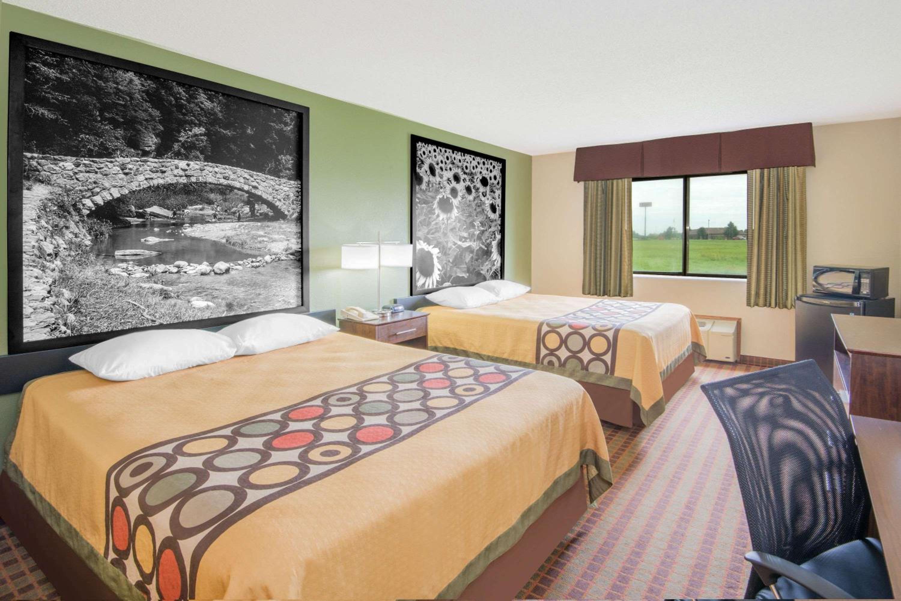 Super 8 by Wyndham Story City view 4