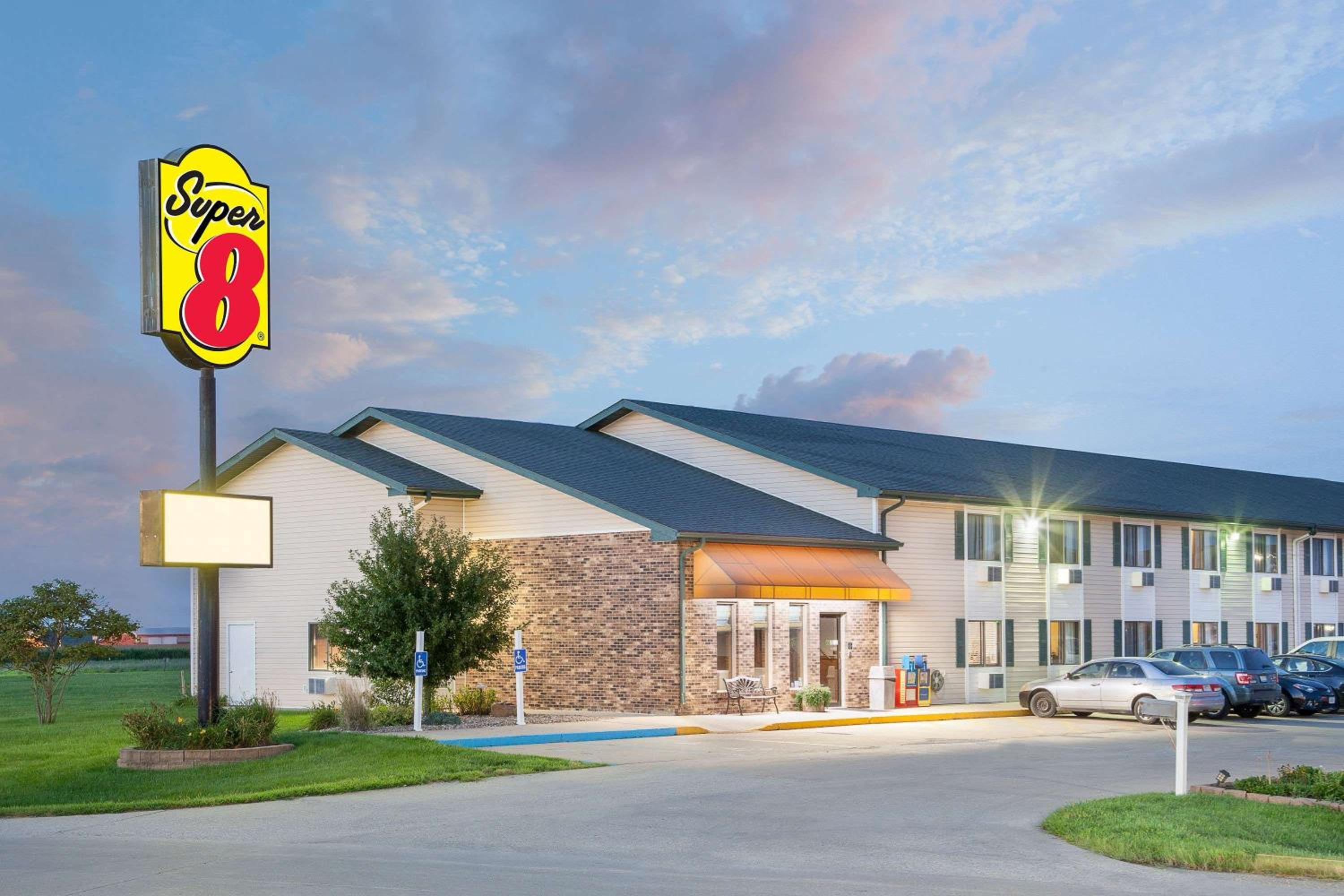 Super 8 by Wyndham Mt Pleasant view 2