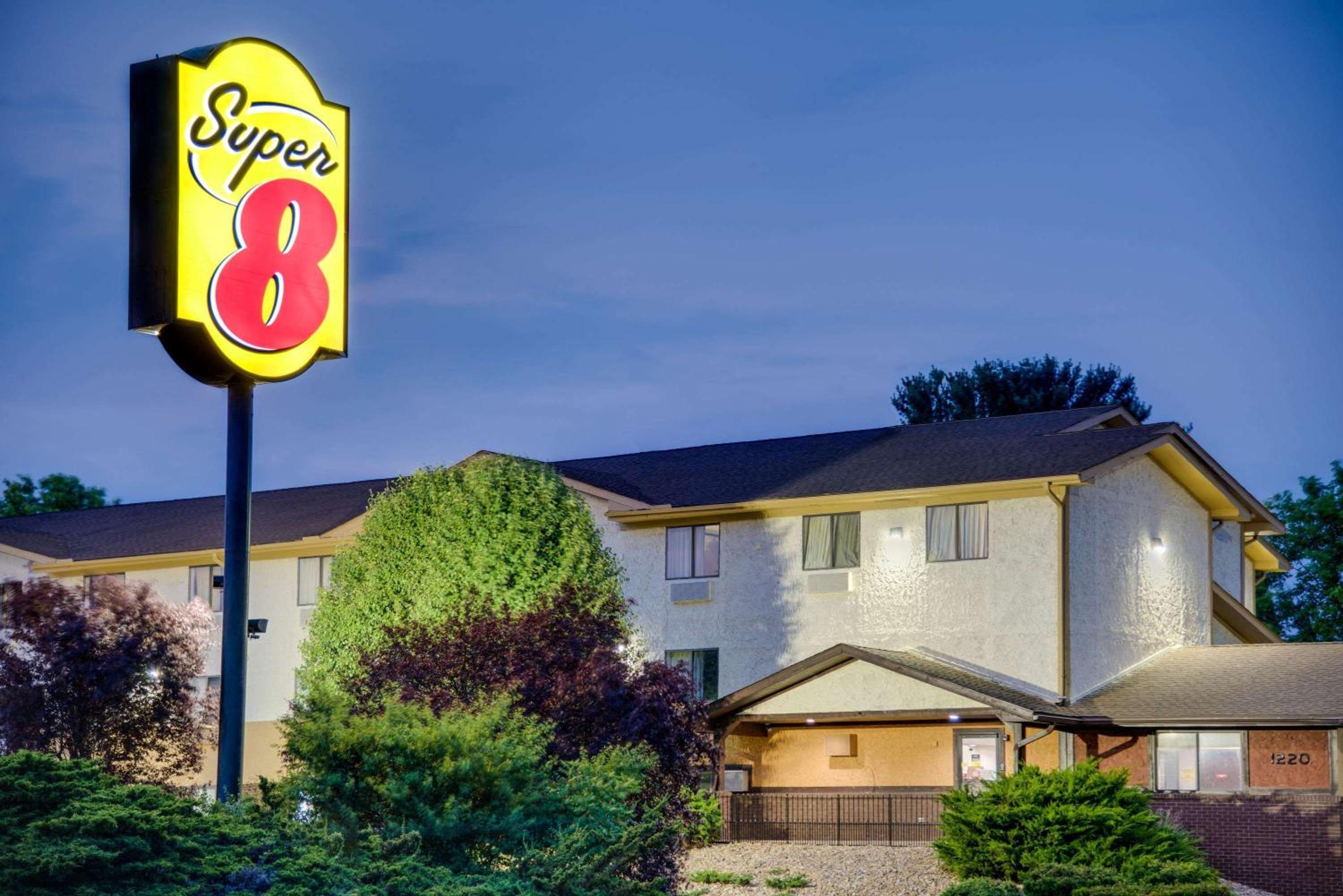 Super 8 by Wyndham Hagerstown I-70 view 2