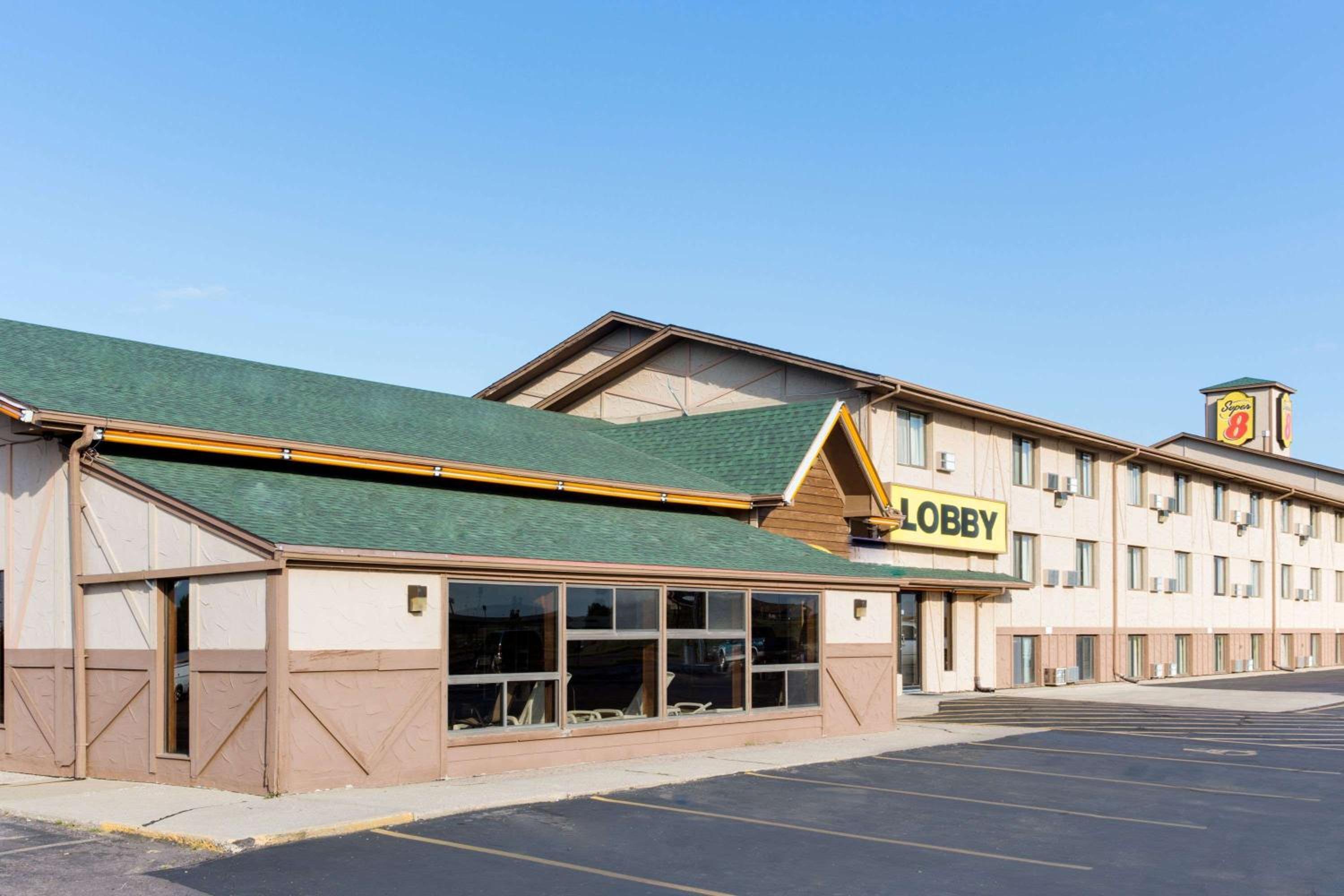 Mitchell Vacations - Super 8 by Wyndham Mitchell - Property Image 20