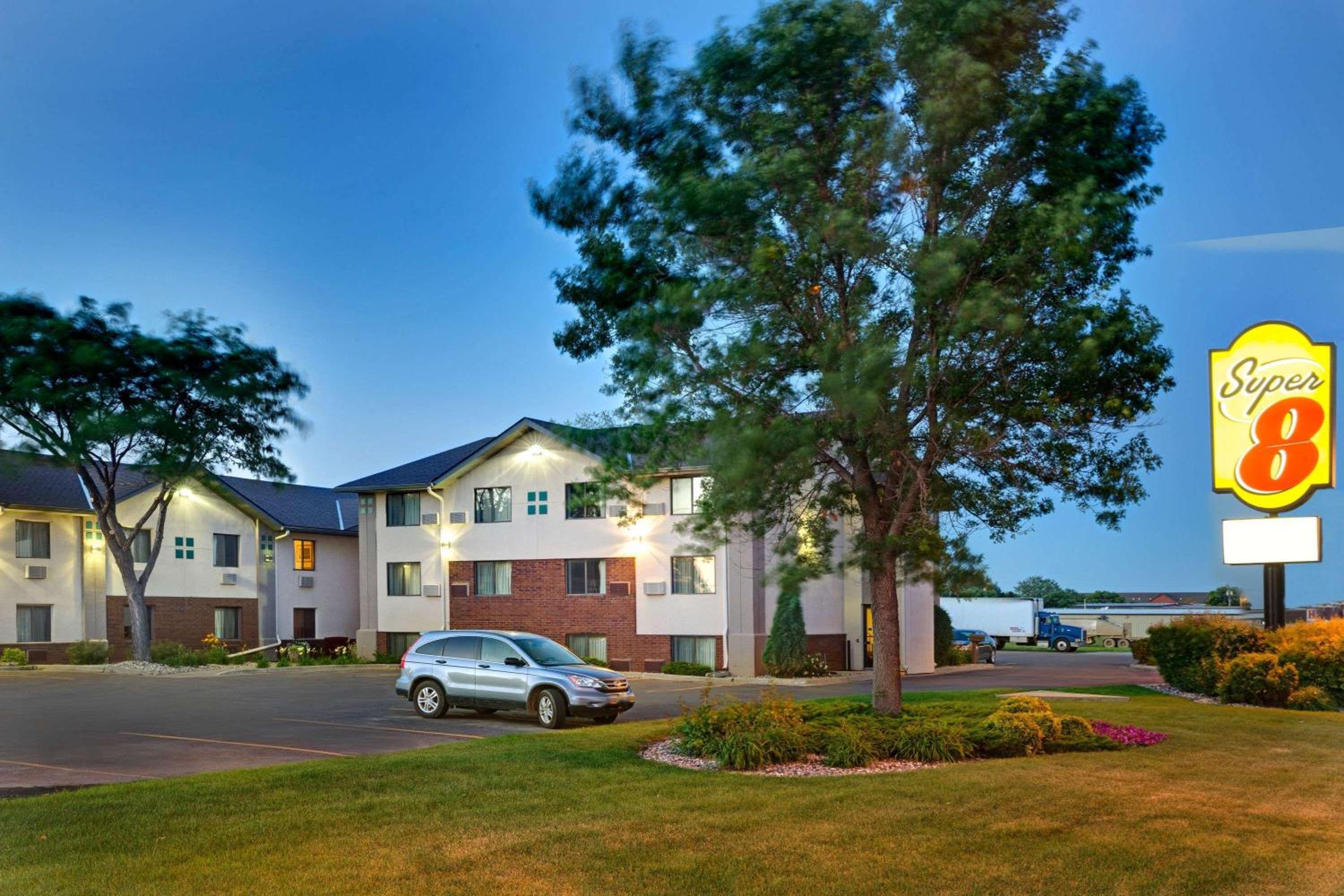 Hotel Super 8 by Wyndham Aberdeen East - Image 1