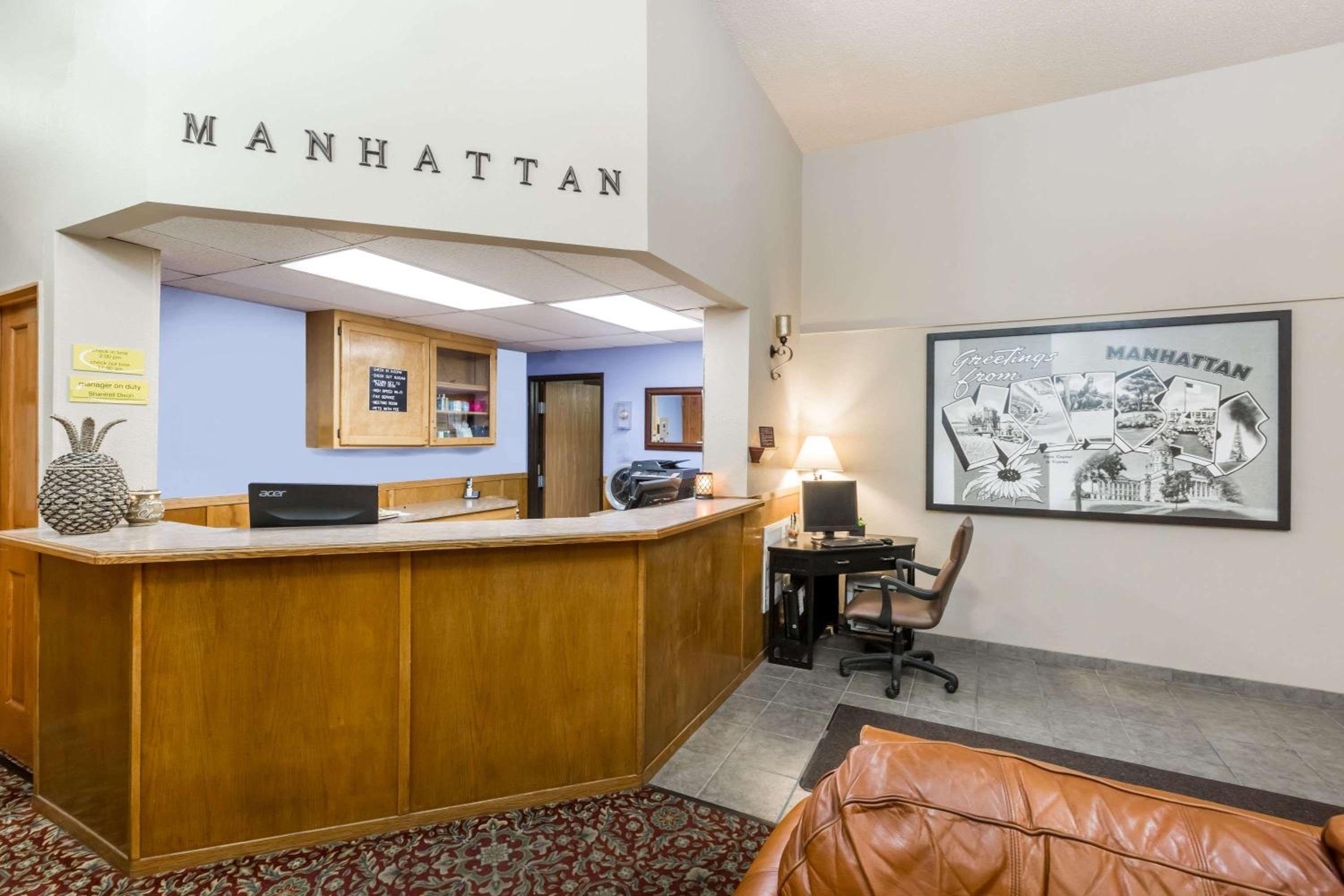 Super 8 by Wyndham Manhattan KS view 3