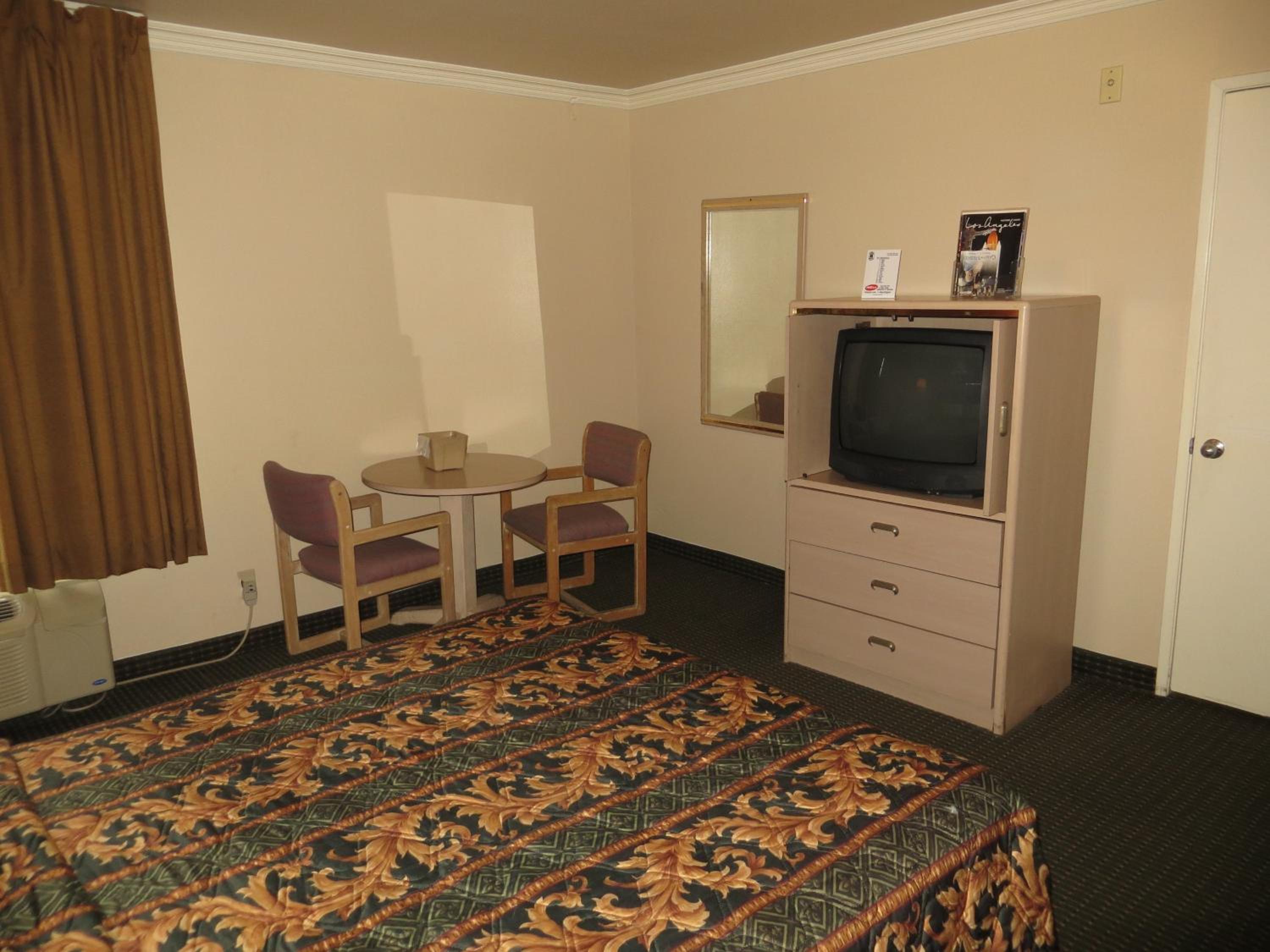 Super 8 by Wyndham Hollywood/LA Area