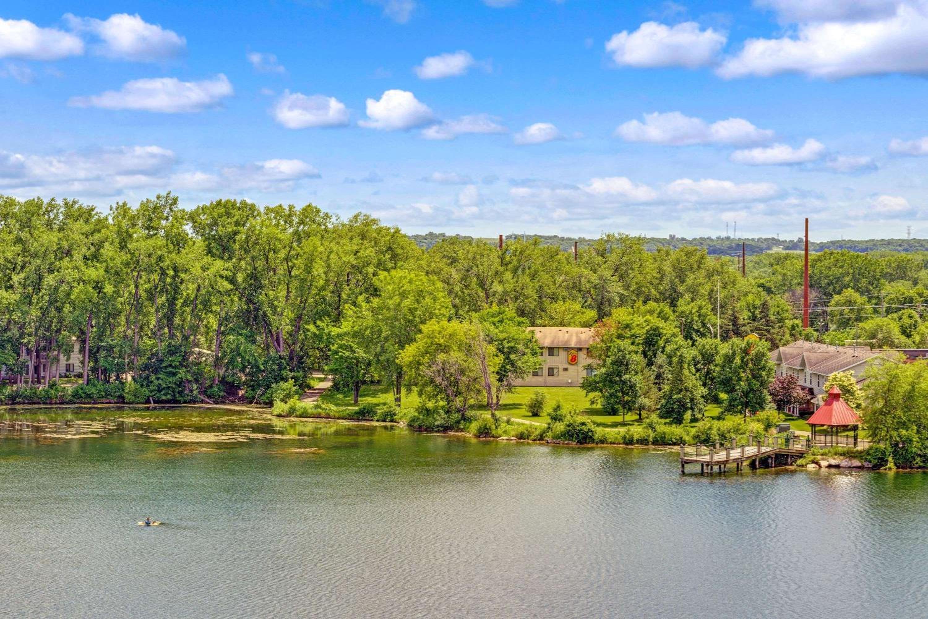 Super 8 by Wyndham Chaska view 3