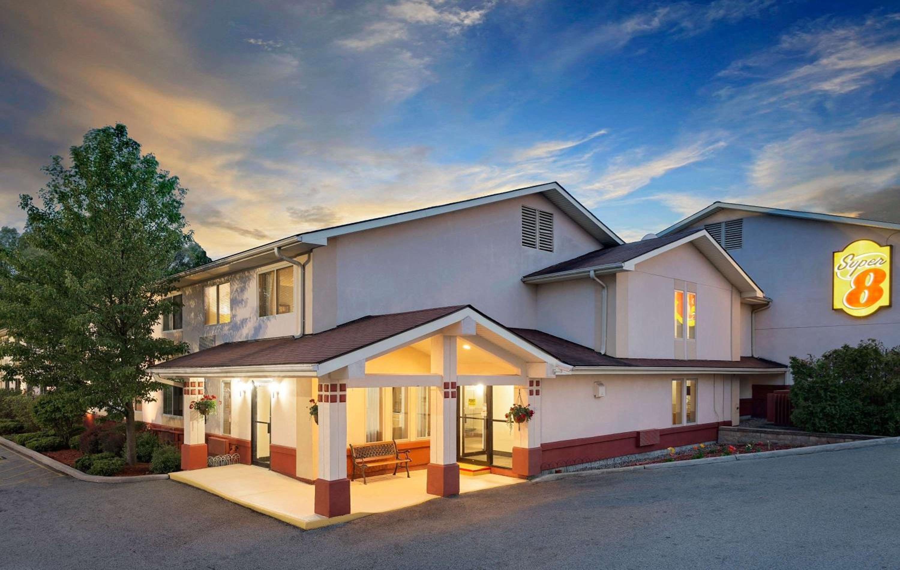 Super 8 by Wyndham Newburgh/West Point Stewart Intl Airport view 2