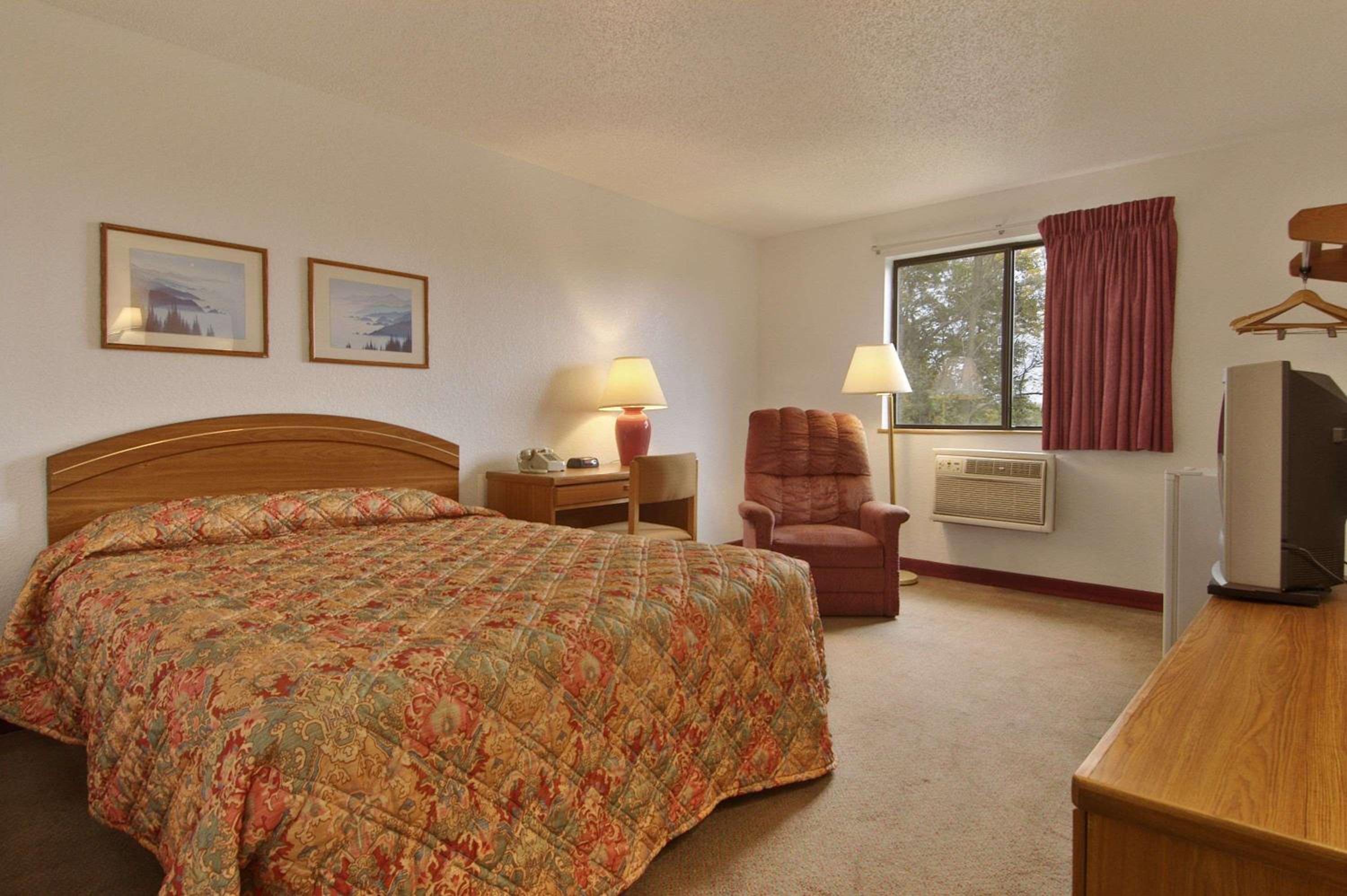 Super 8 by Wyndham New Castle view 4