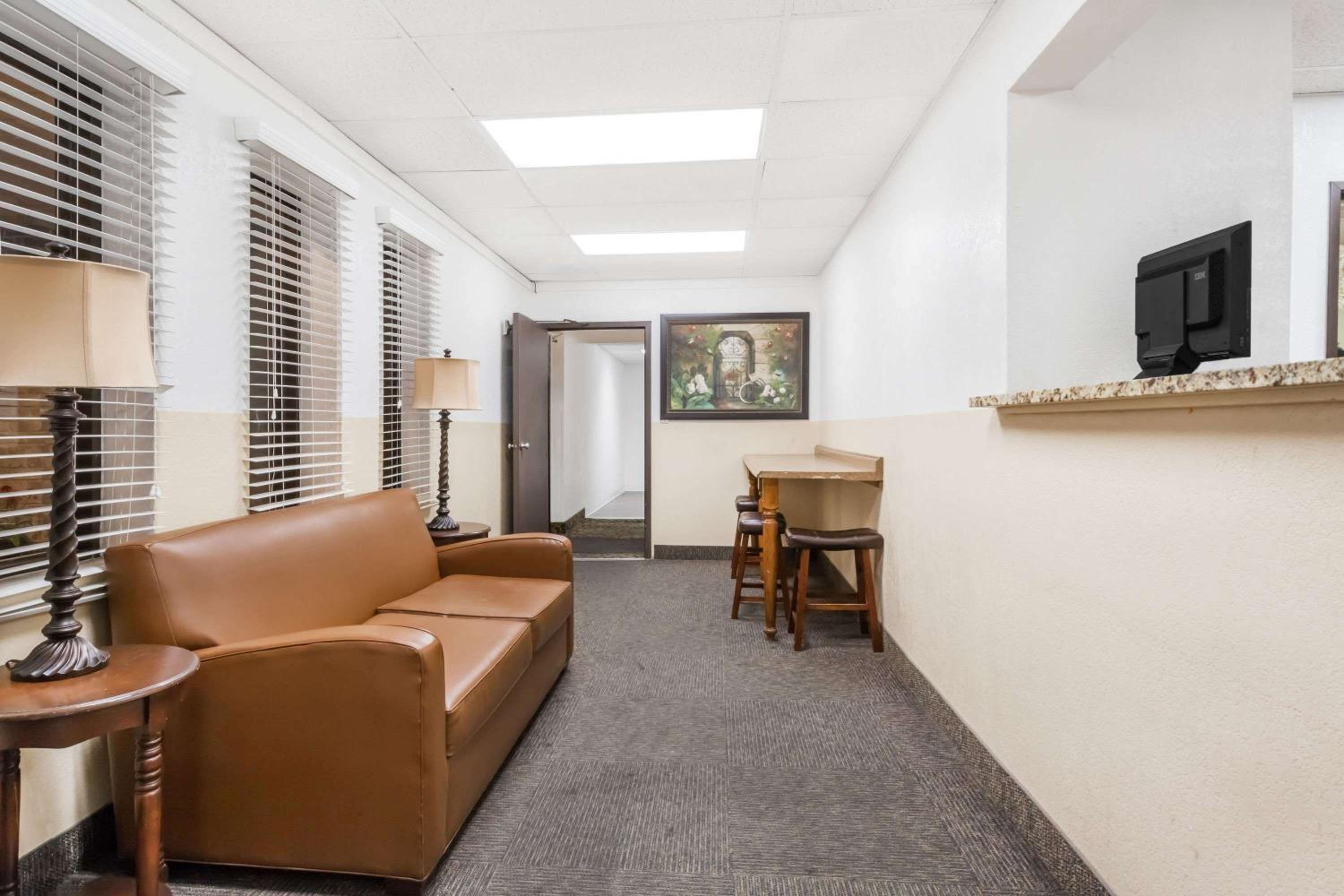 Super 8 by Wyndham Montgomery Maybrook, Billede 31