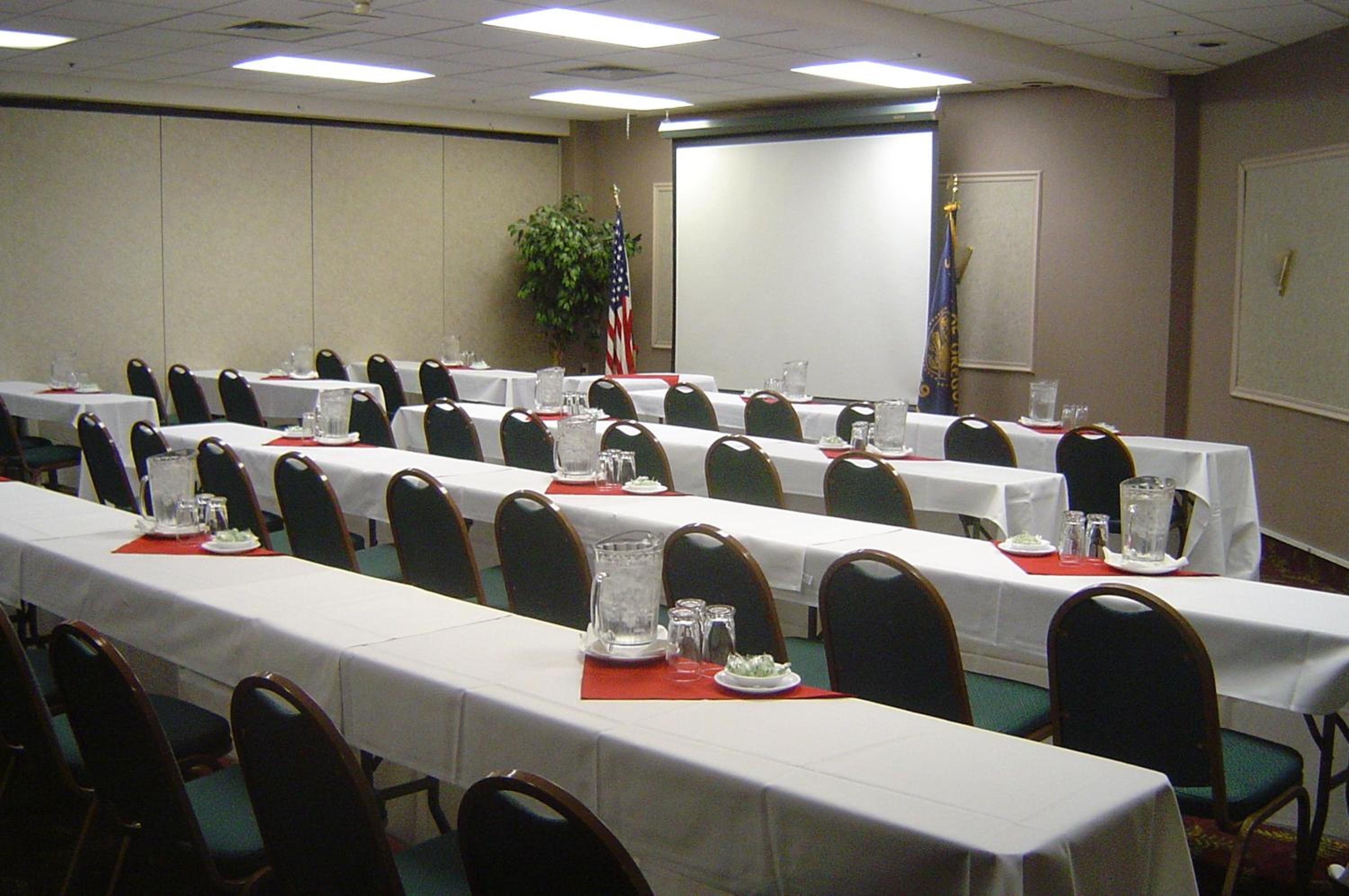 Medford Vacations - Rogue Regency Inn Suites - Property Image 25