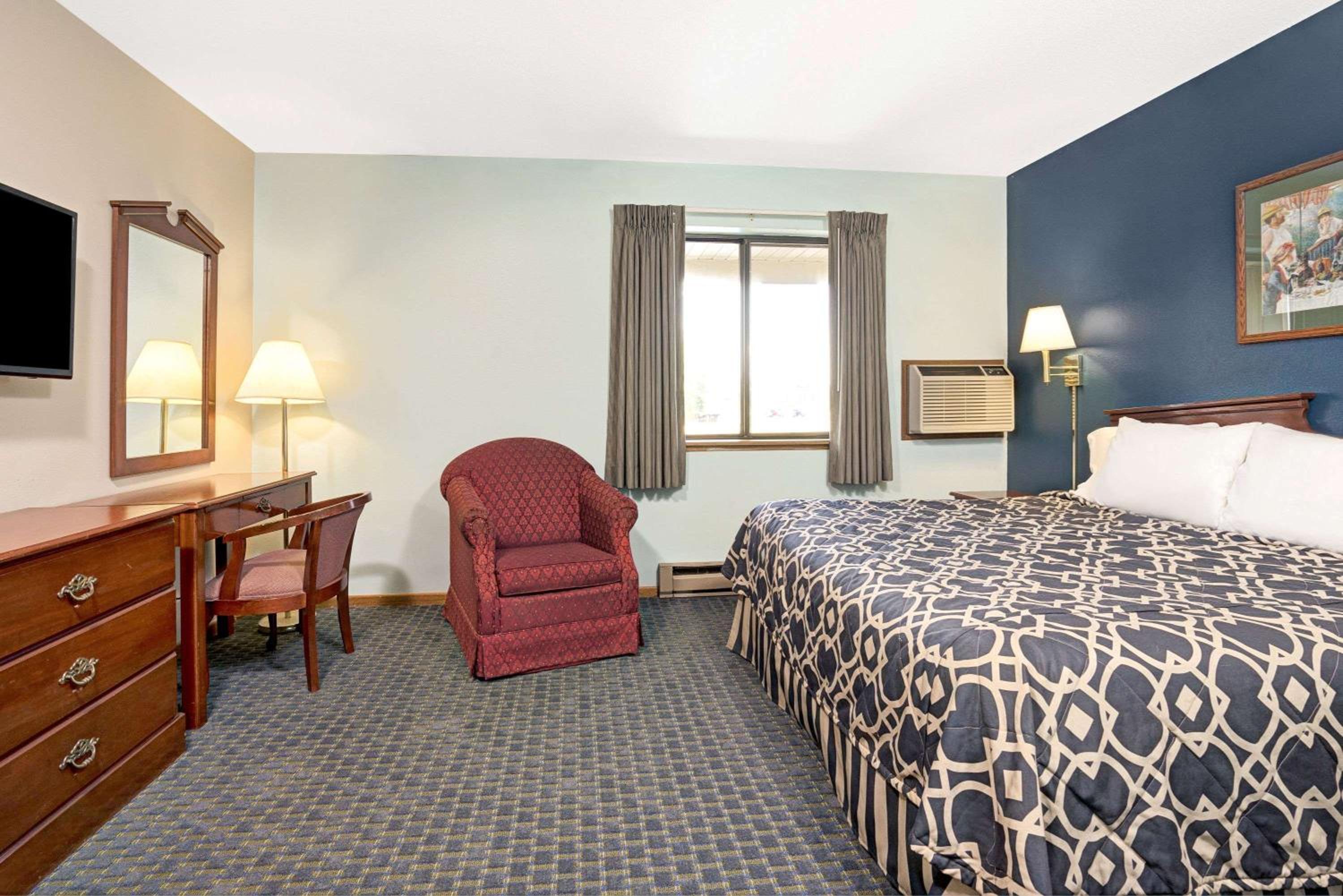 Super 8 by Wyndham Hudson view 5