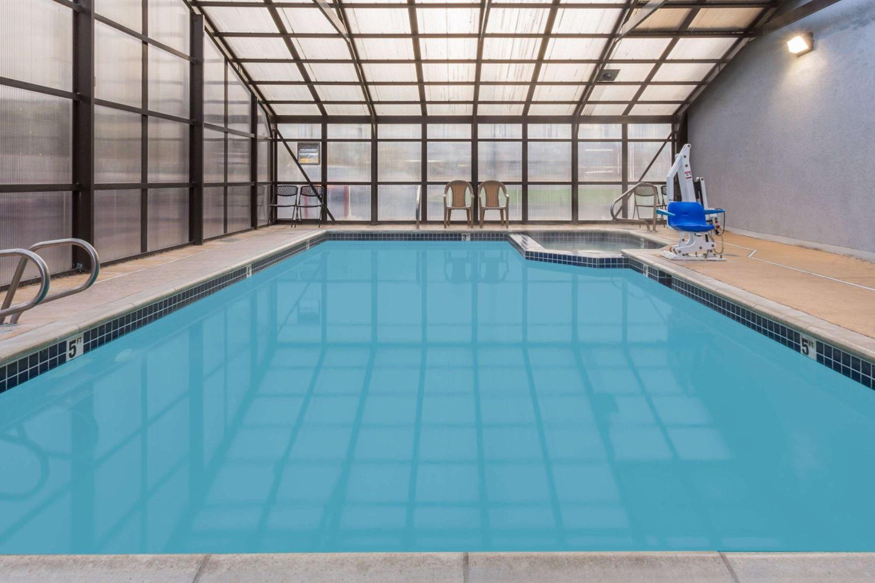 Logan Vacations - Super 8 by Wyndham Logan - Property Image 18