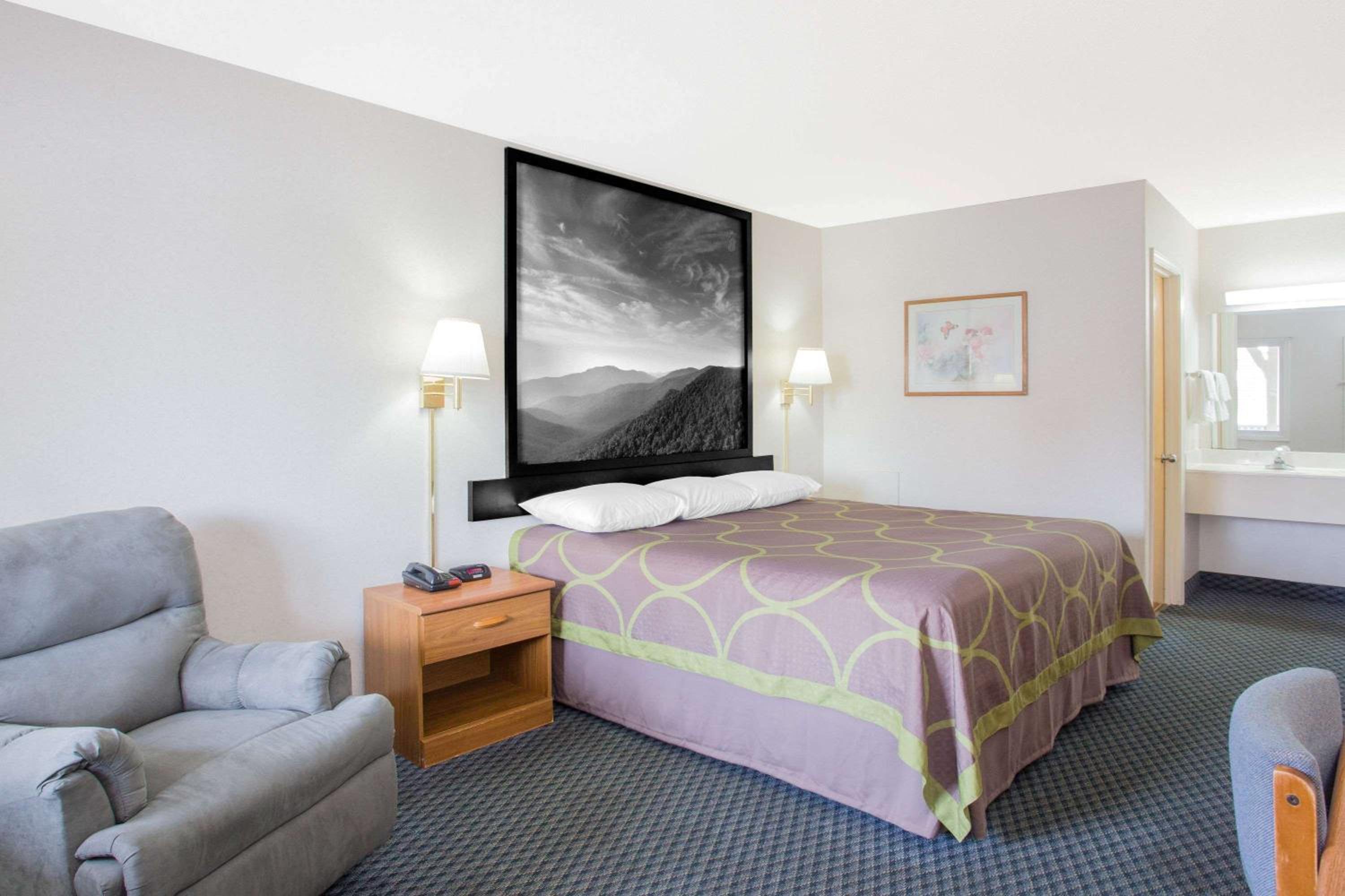 Super 8 by Wyndham Christiansburg view 5