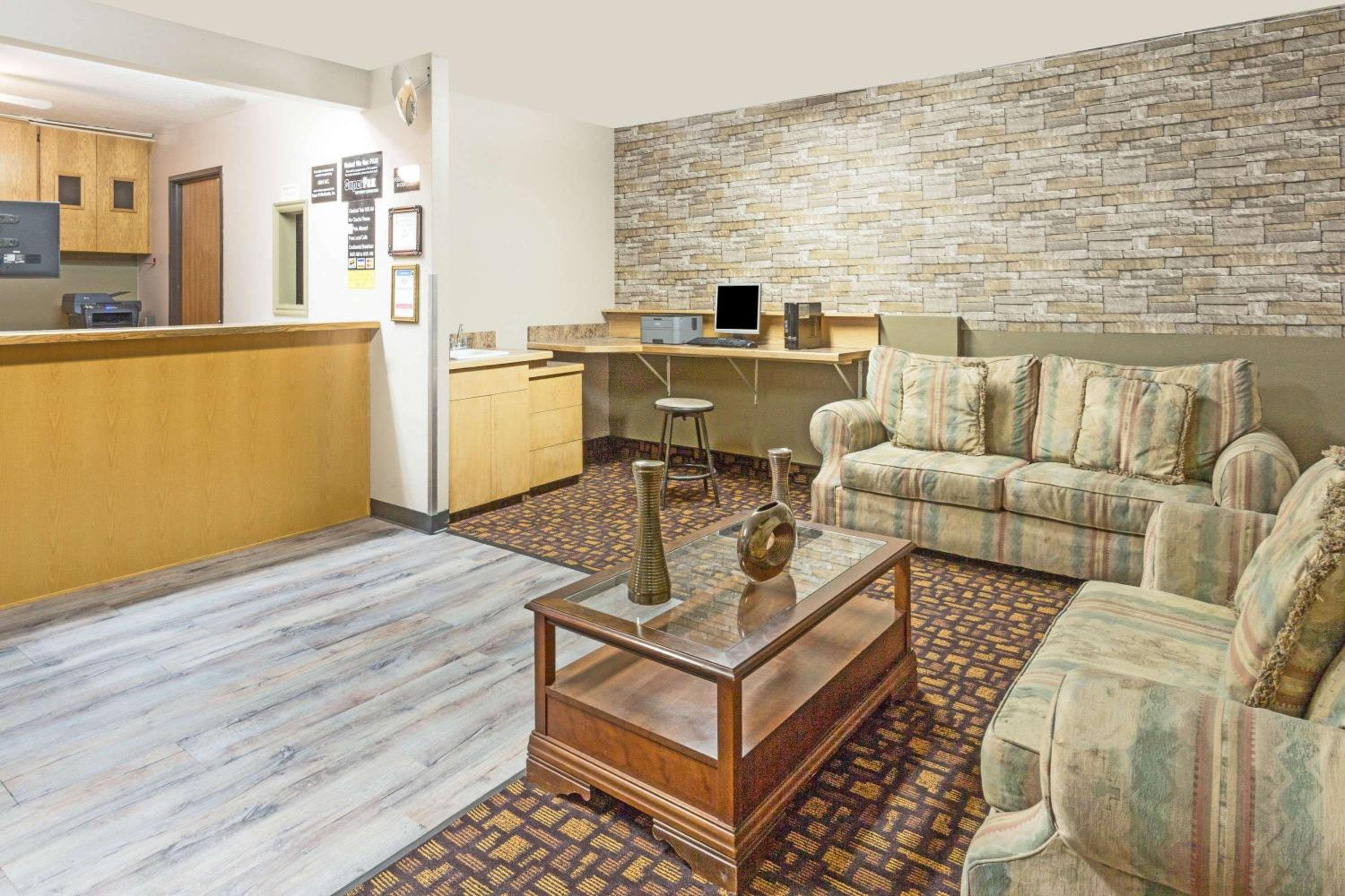 Logan Vacations - Super 8 by Wyndham Logan - Property Image 2