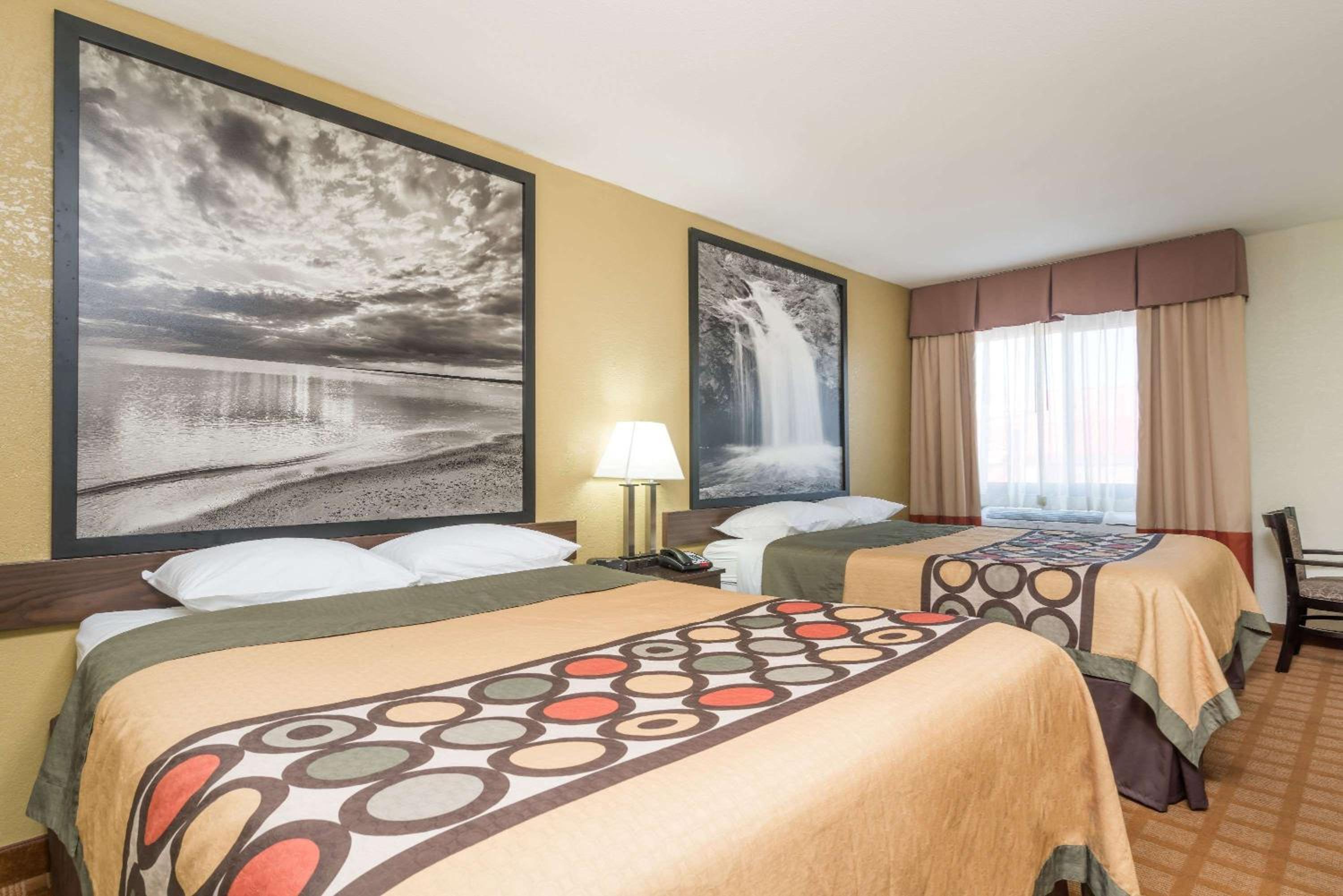 Super 8 by Wyndham Rice Lake view 5