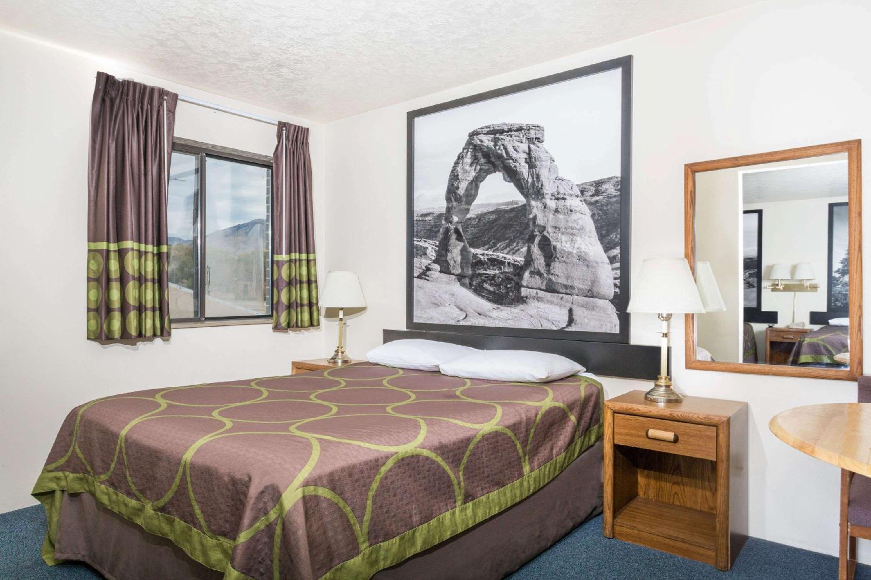 Logan Vacations - Super 8 by Wyndham Logan - Property Image 15