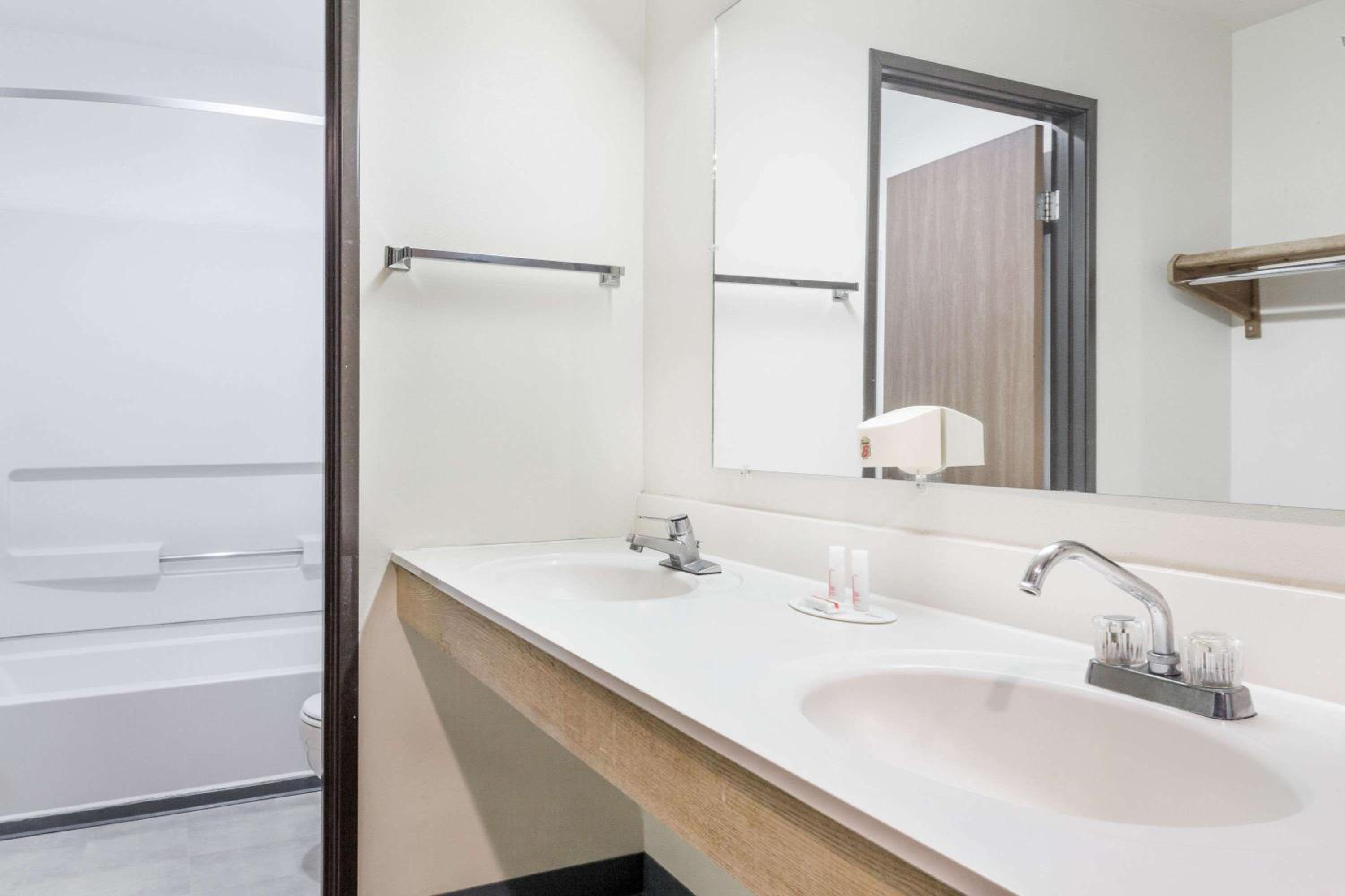 Logan Vacations - Super 8 by Wyndham Logan - Property Image 1