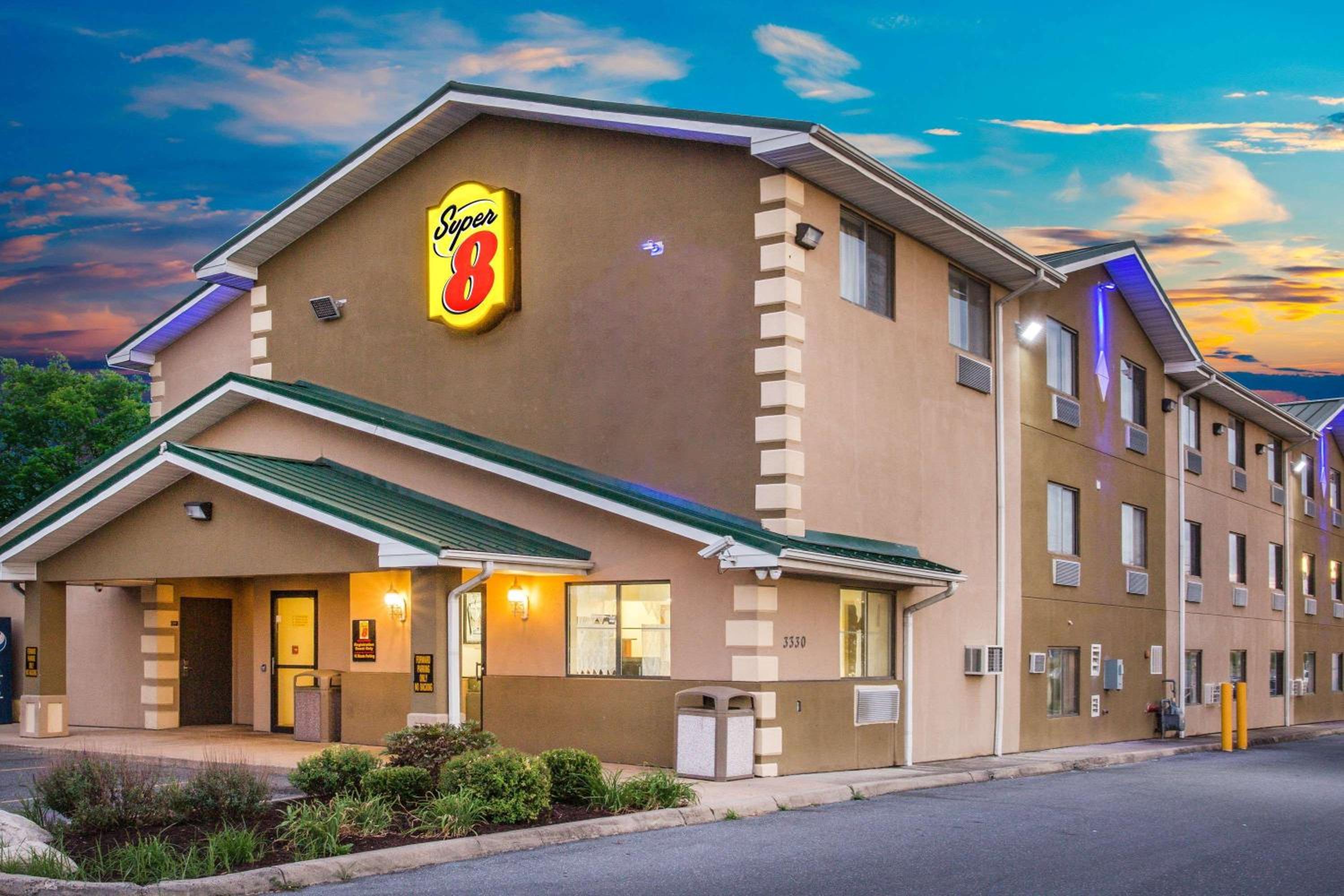 Hotel Super 8 by Wyndham Harrisonburg