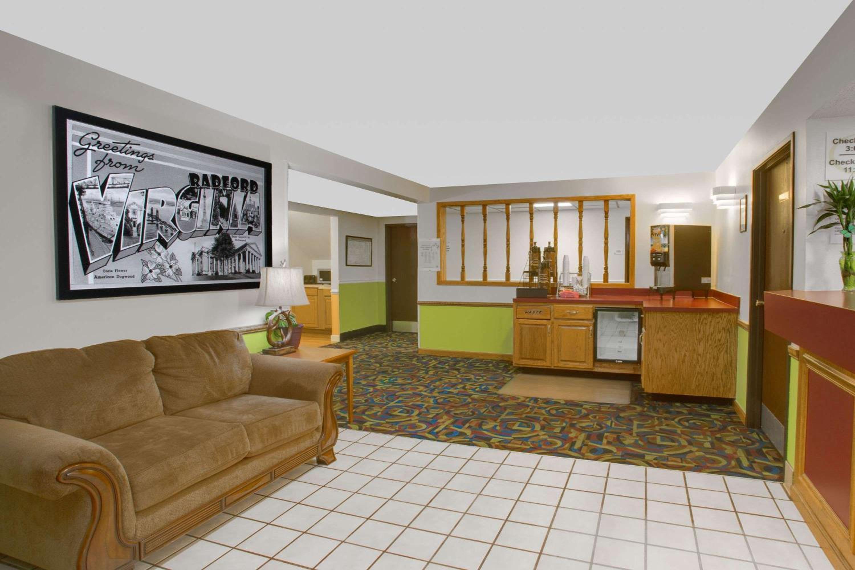Super 8 by Wyndham Radford VA view 3