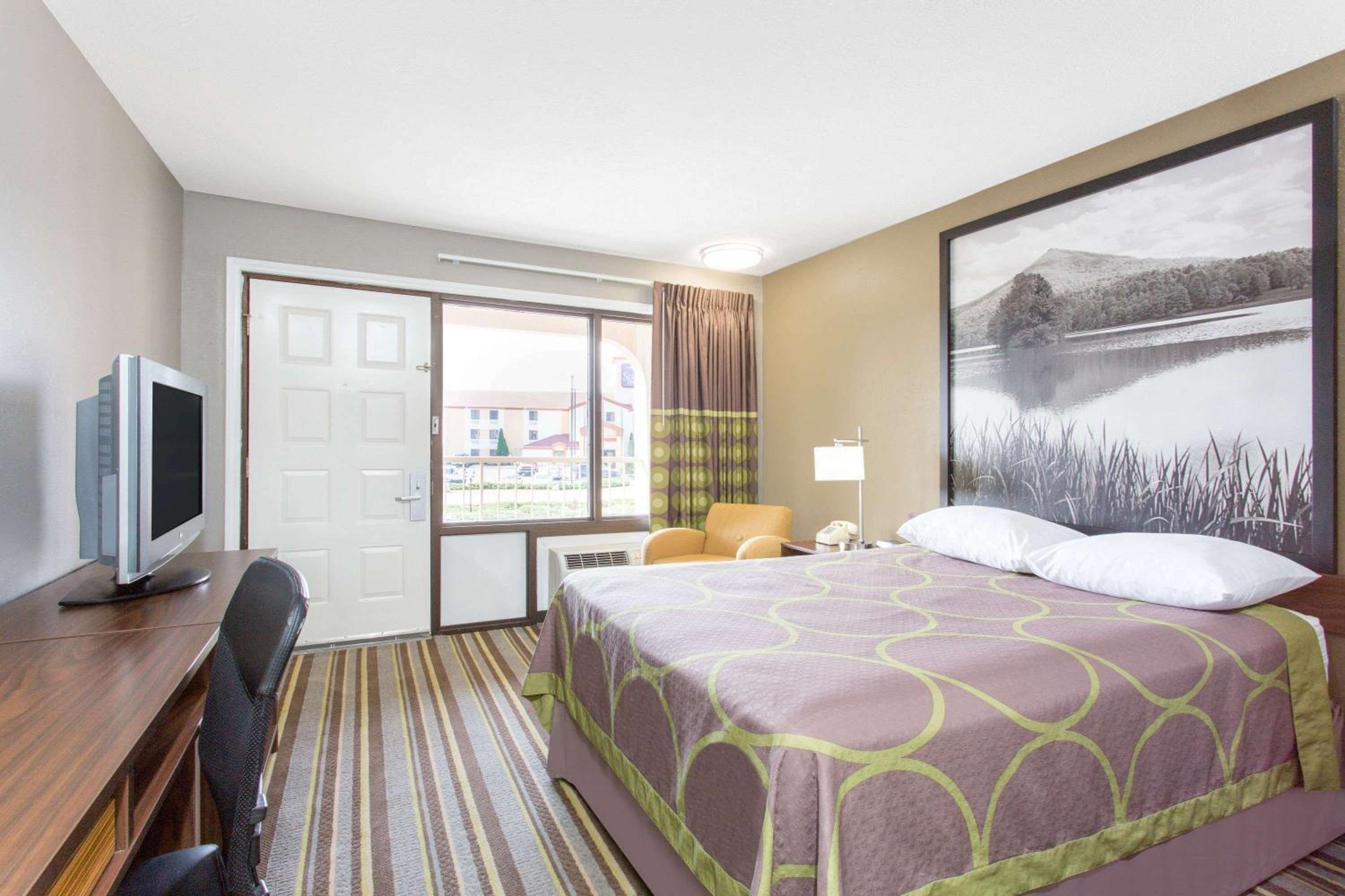 Wytheville Vacations - Super 8 by Wyndham Wytheville - Property Image 14