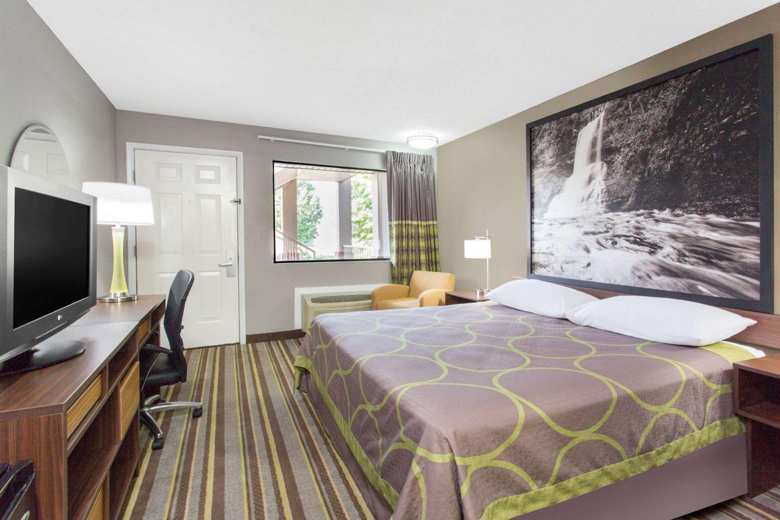Wytheville Vacations - Super 8 by Wyndham Wytheville - Property Image 6