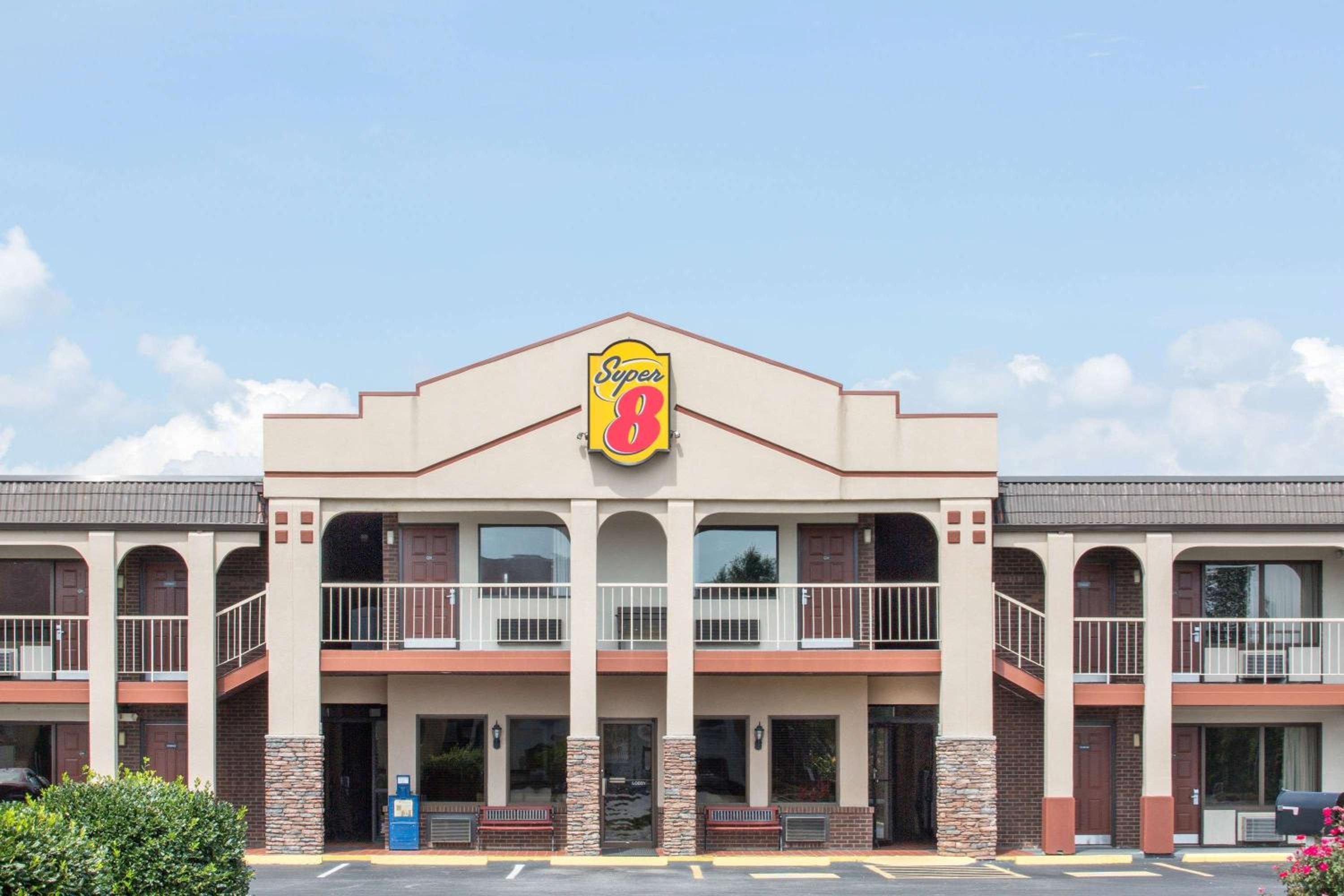 Wytheville Vacations - Super 8 by Wyndham Wytheville - Property Image 35