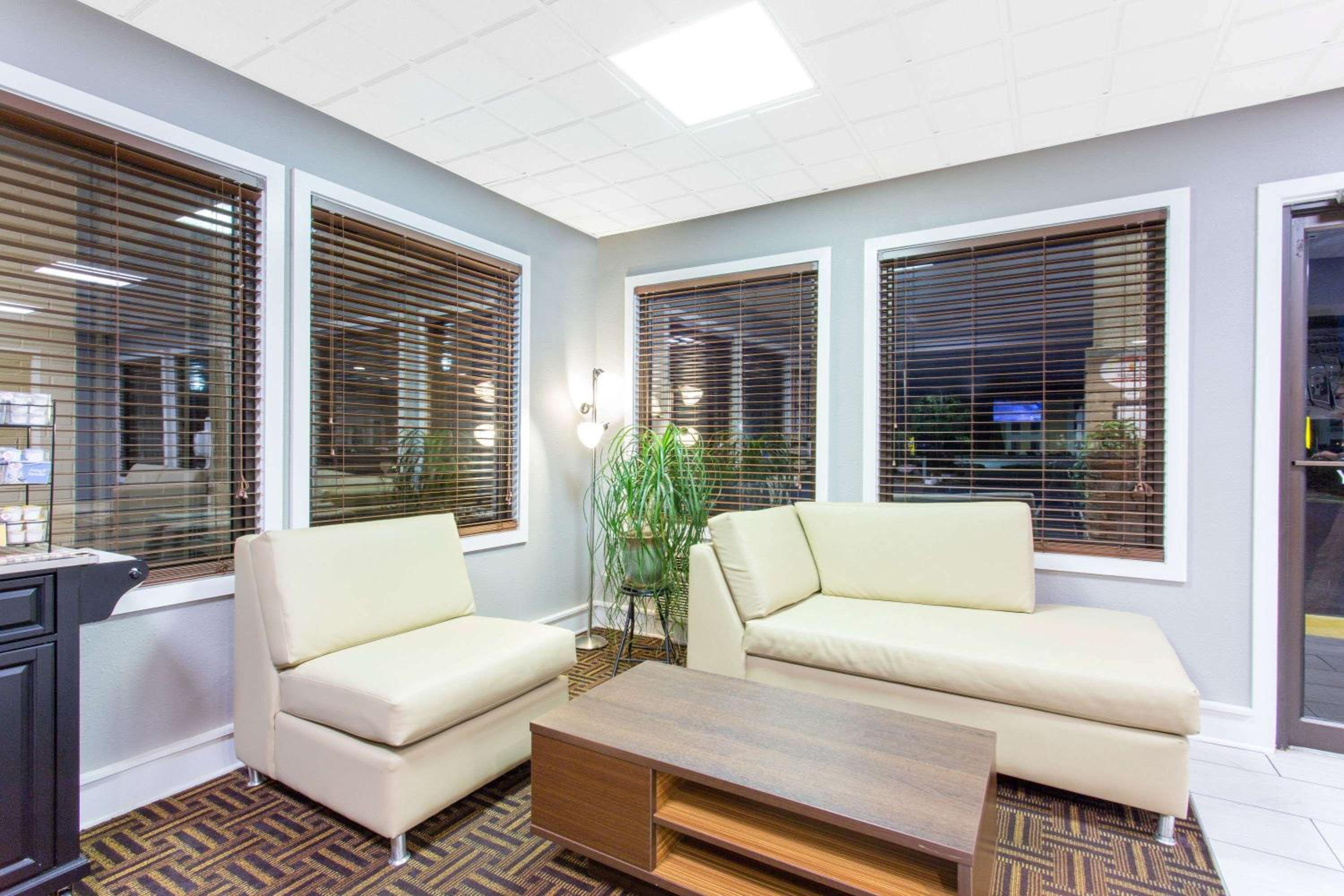Wytheville Vacations - Super 8 by Wyndham Wytheville - Property Image 4