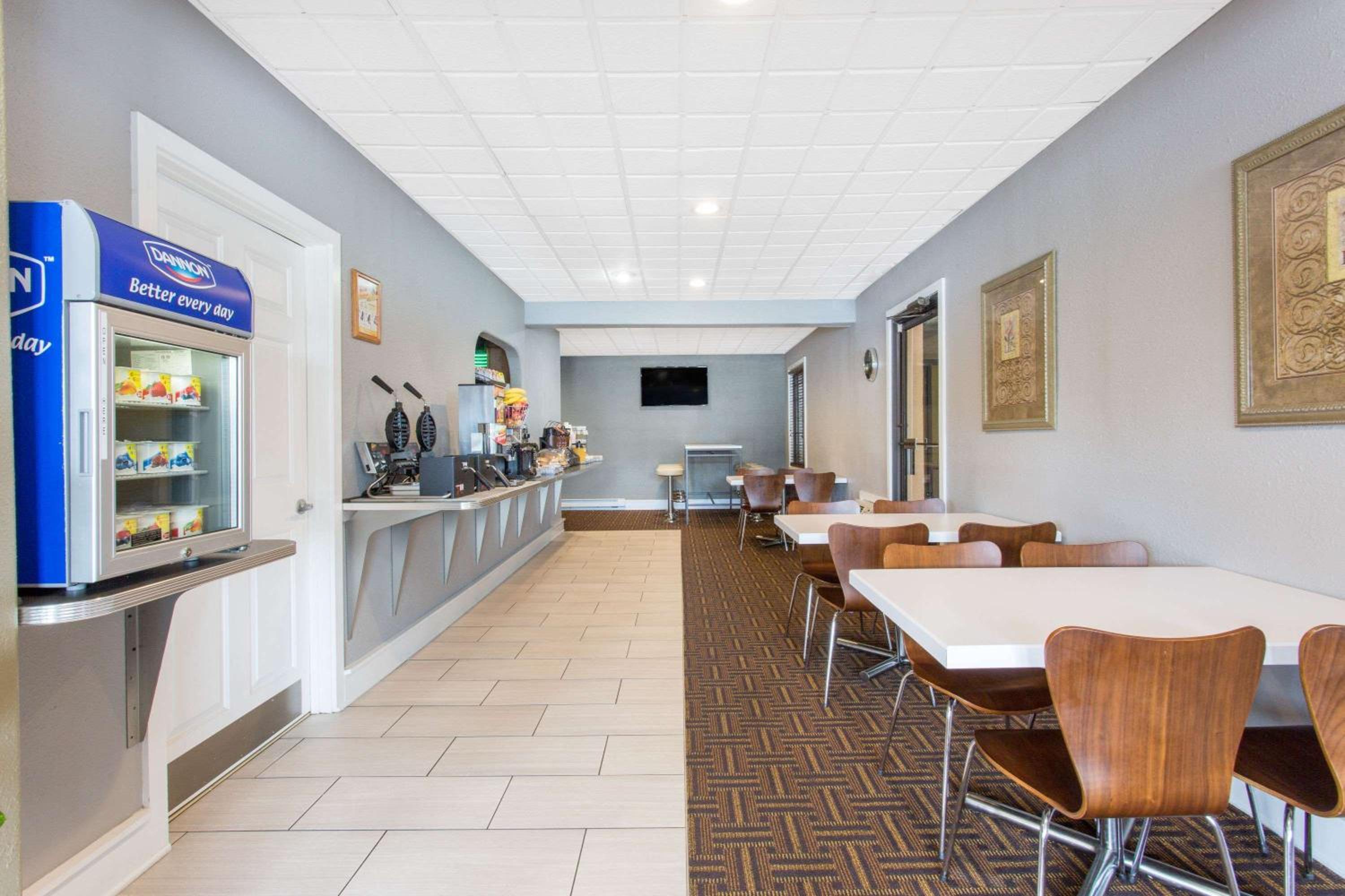 Wytheville Vacations - Super 8 by Wyndham Wytheville - Property Image 29
