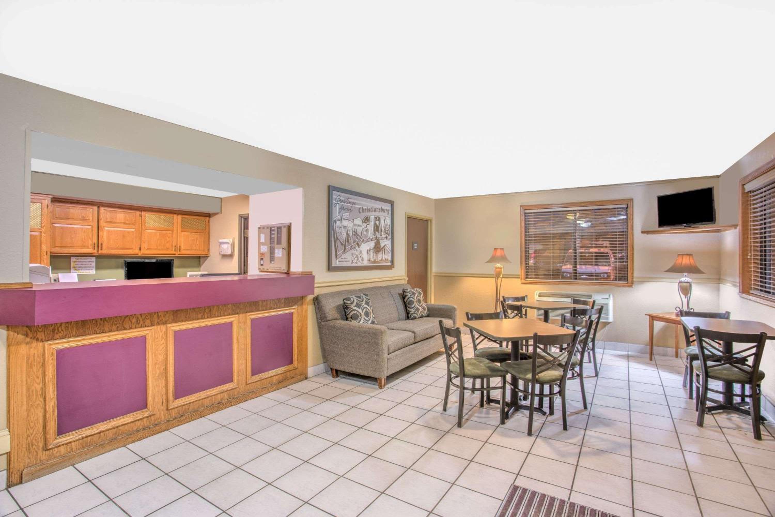 Super 8 by Wyndham Christiansburg/Blacksburg Area view 2