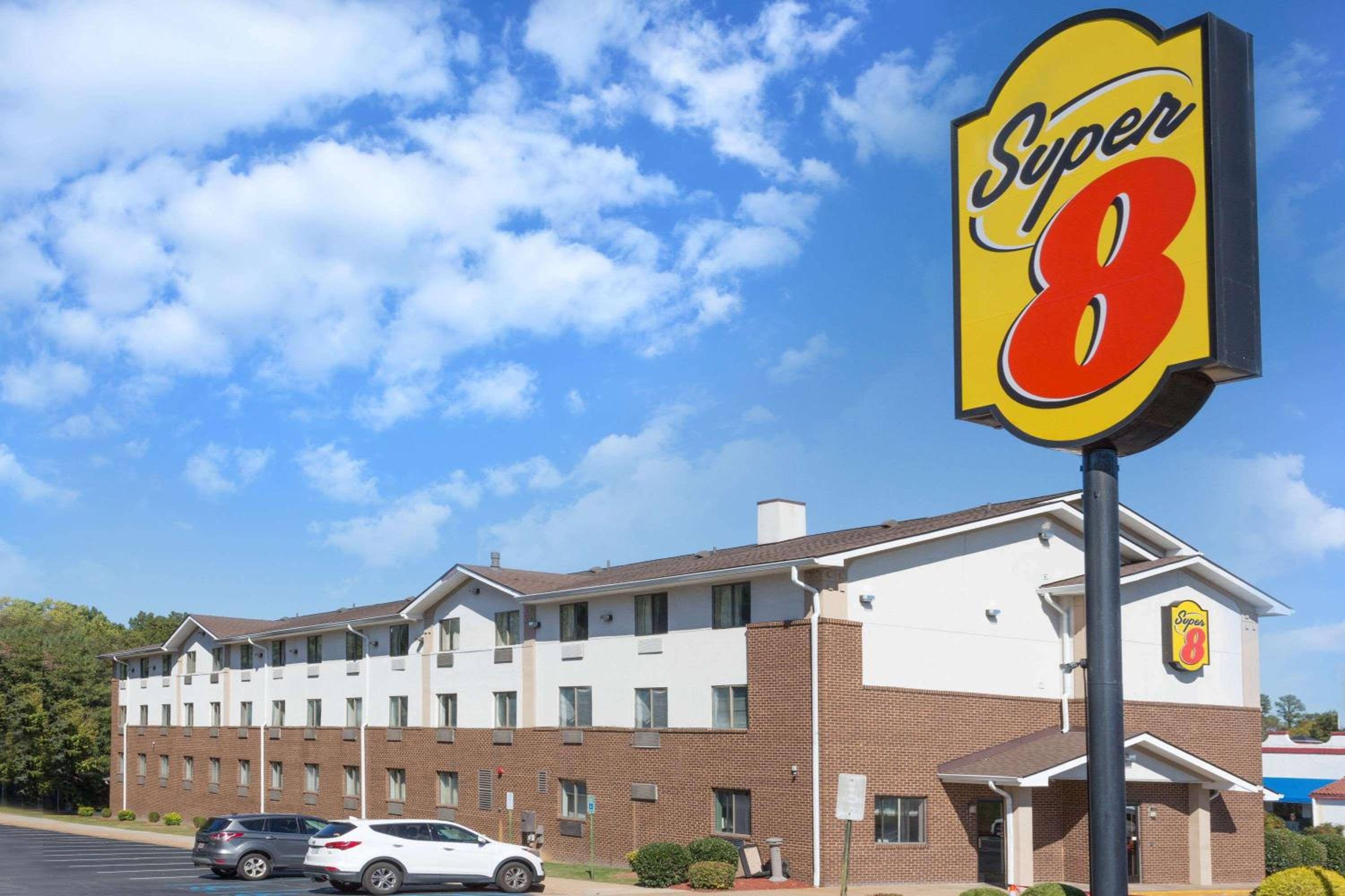 Richmond Vacations - Super 8 by Wyndham Richmond Midlothian Turnpike - Property Image 2
