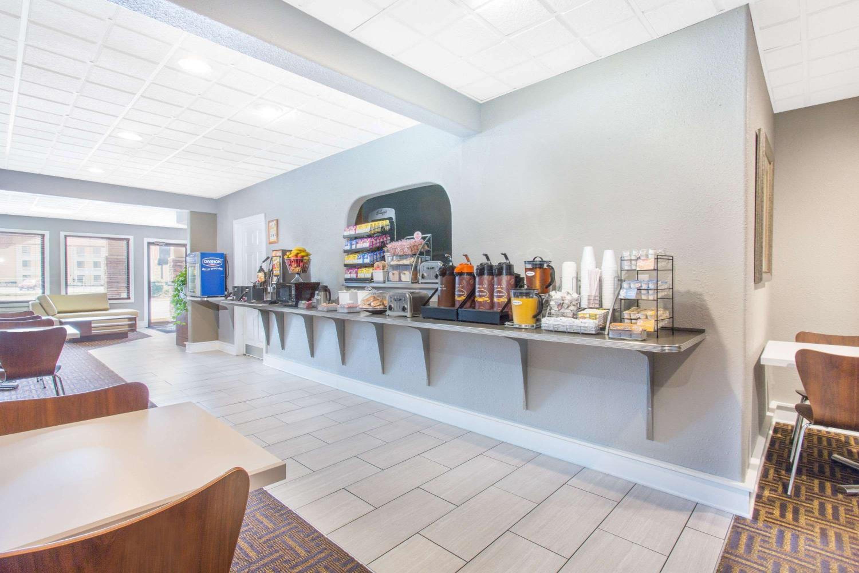 Wytheville Vacations - Super 8 by Wyndham Wytheville - Property Image 30