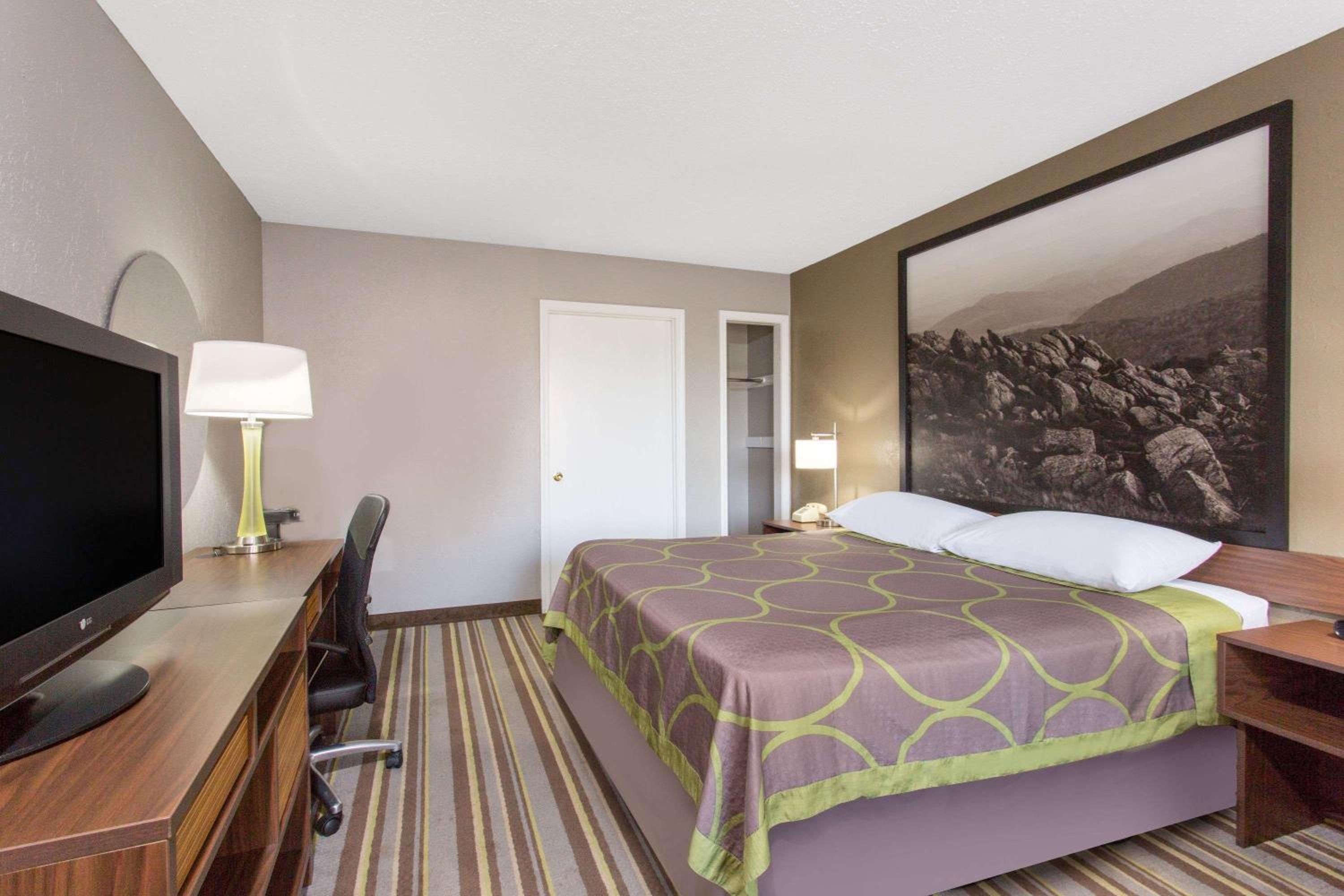 Wytheville Vacations - Super 8 by Wyndham Wytheville - Property Image 1