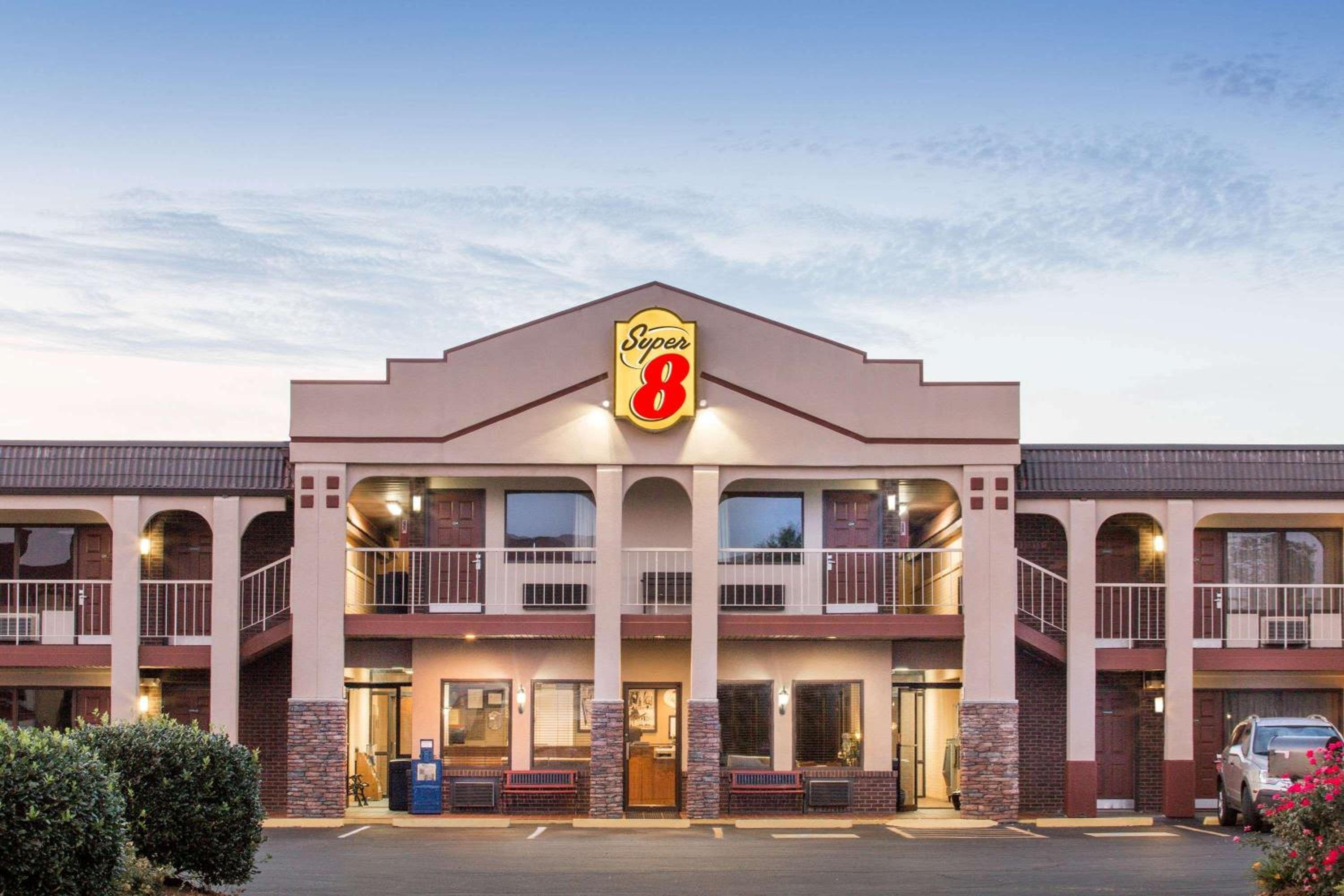 Wytheville Vacations - Super 8 by Wyndham Wytheville - Property Image 3