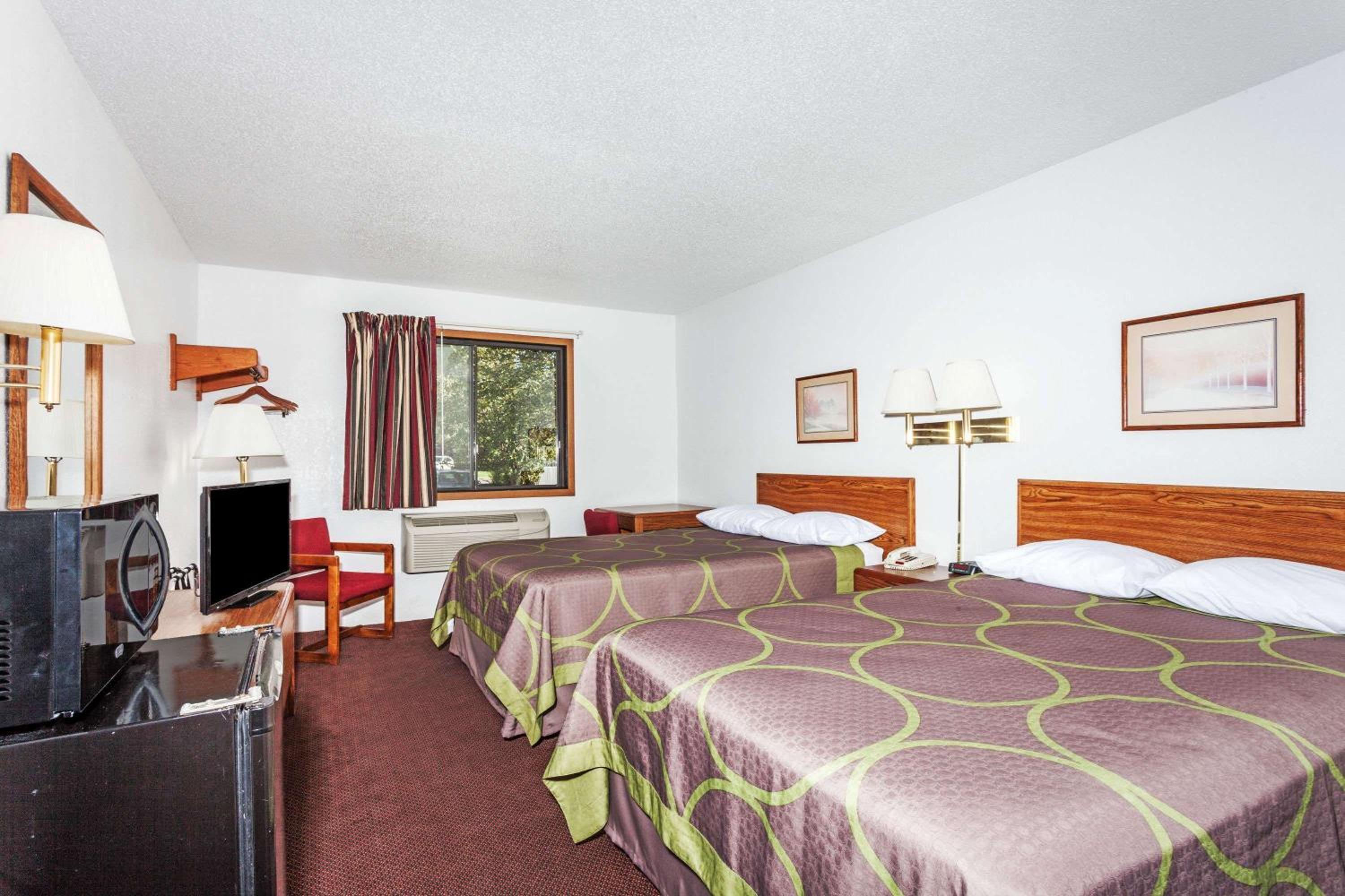 Winchester Vacations - Super 8 by Wyndham Winchester VA - Property Image 28