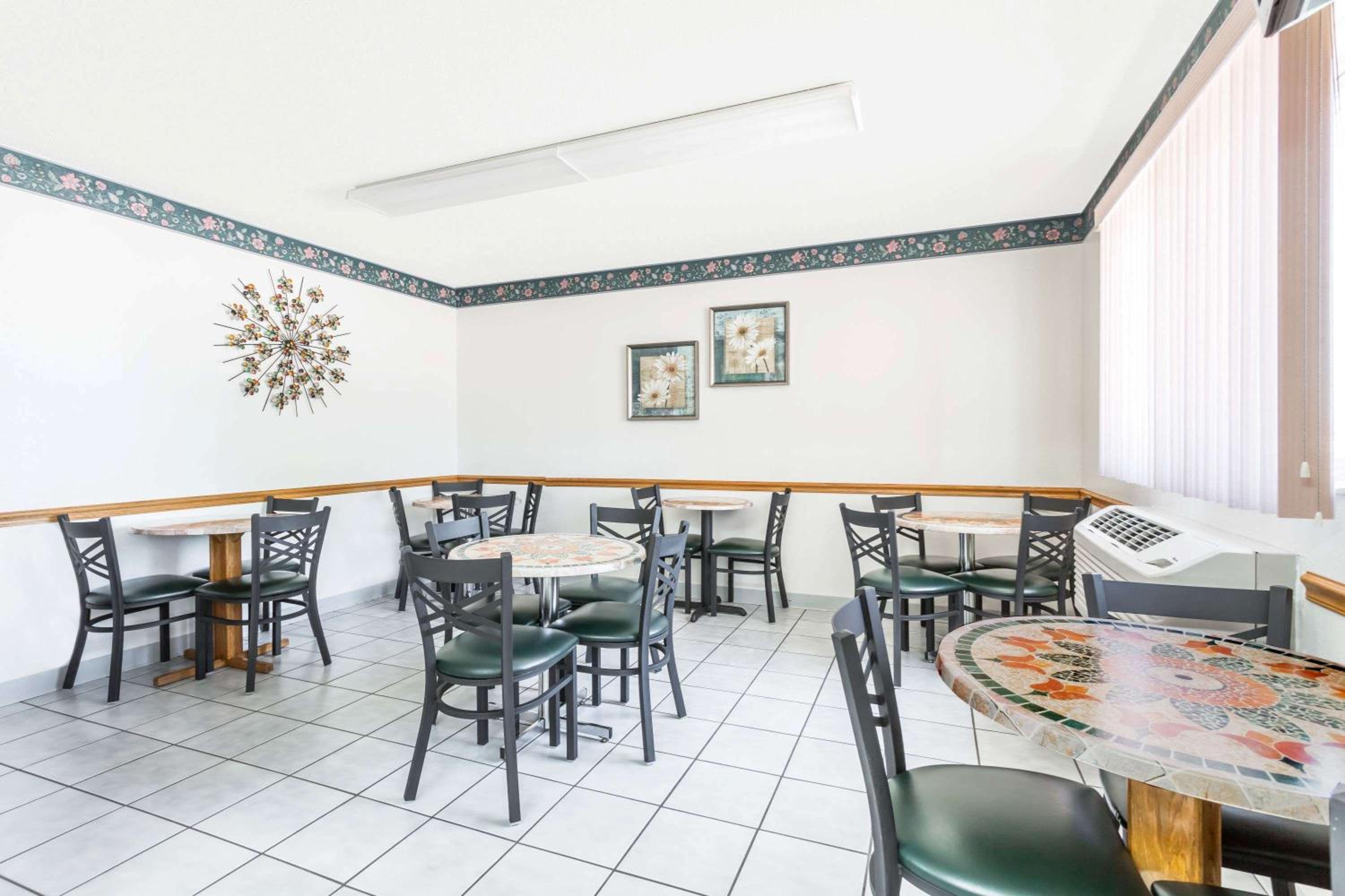 Ogallala Vacations - Super 8 by Wyndham Ogallala - Property Image 4