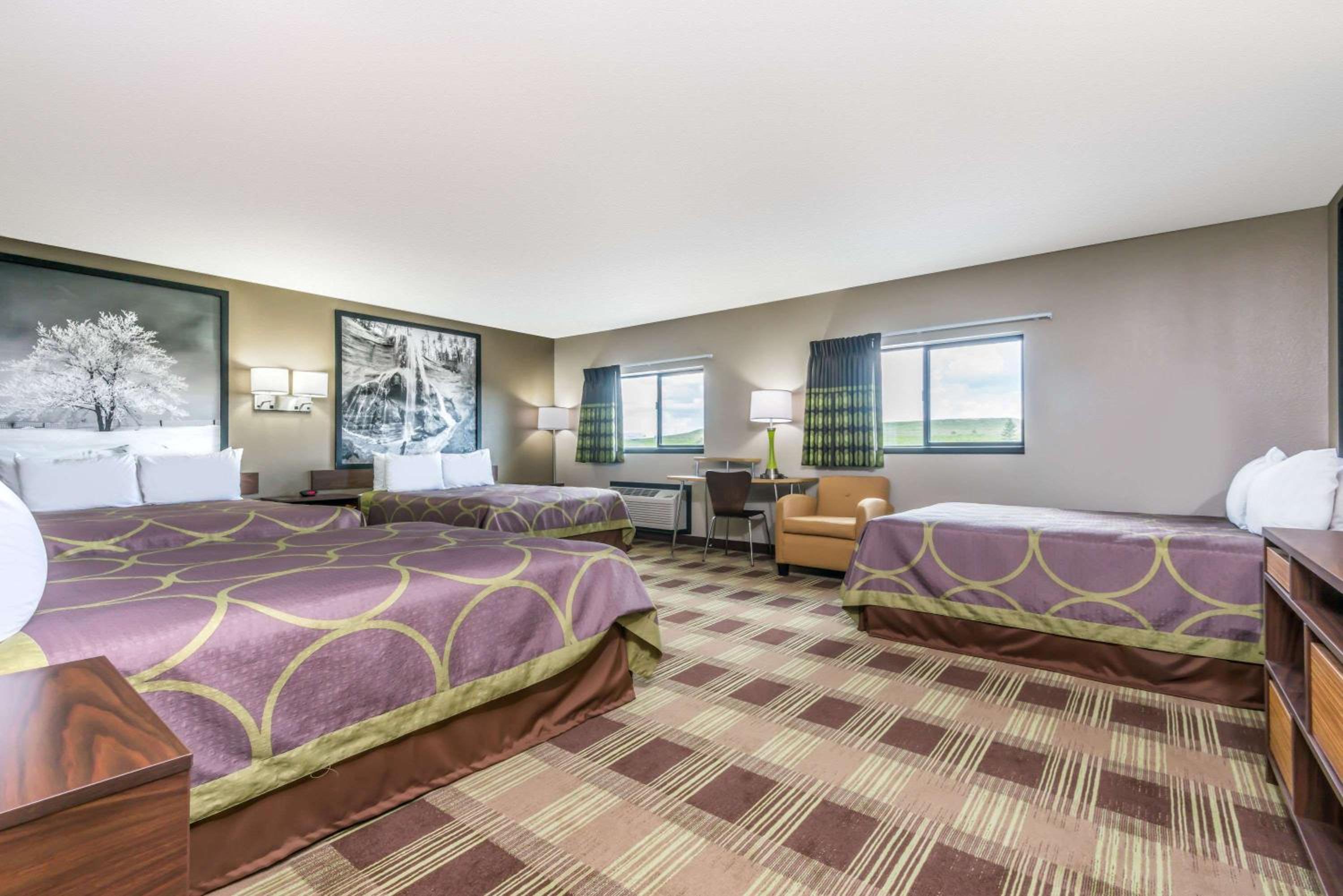 Super 8 by Wyndham Kimball view 3