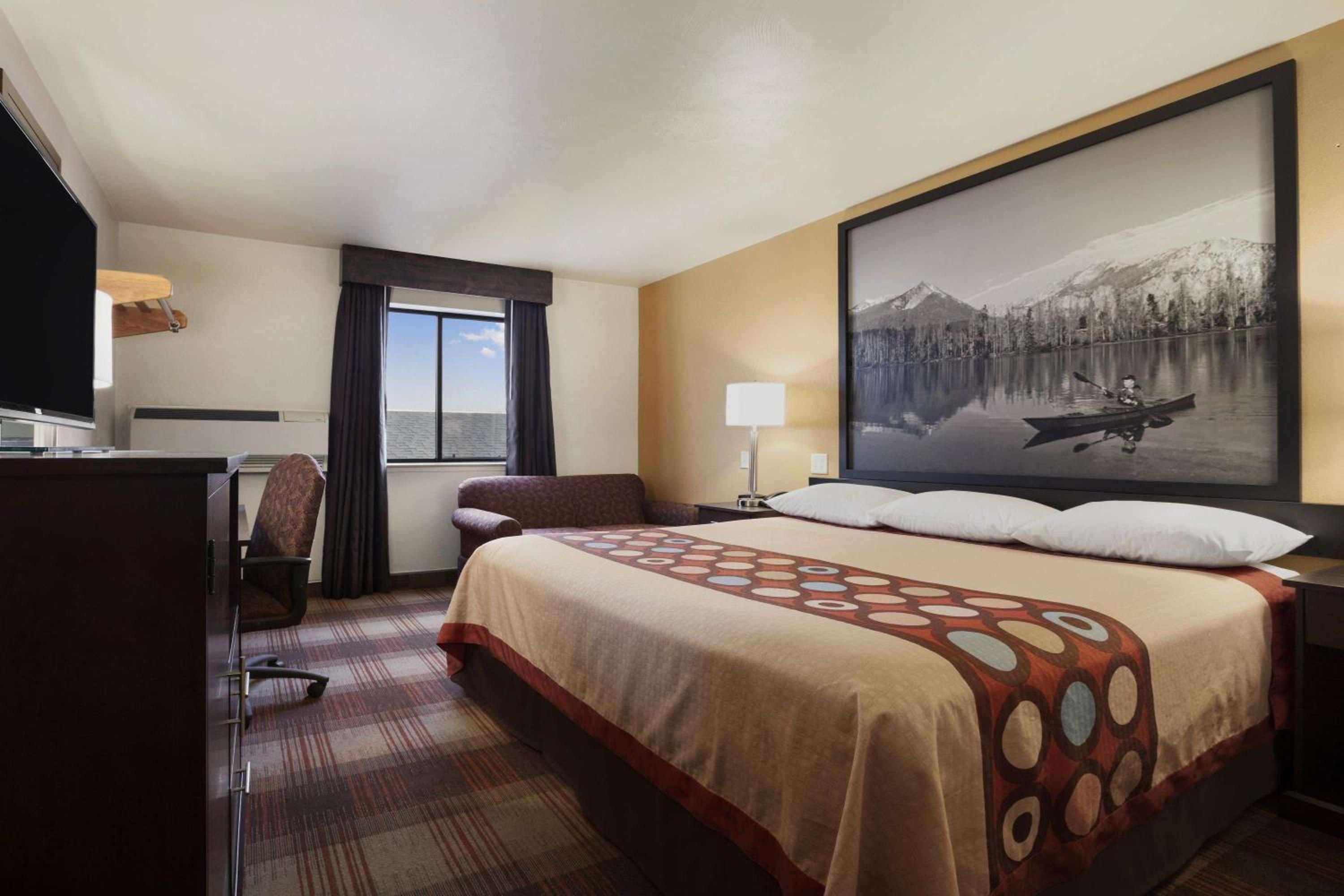 Super 8 by Wyndham Idaho Falls view 4