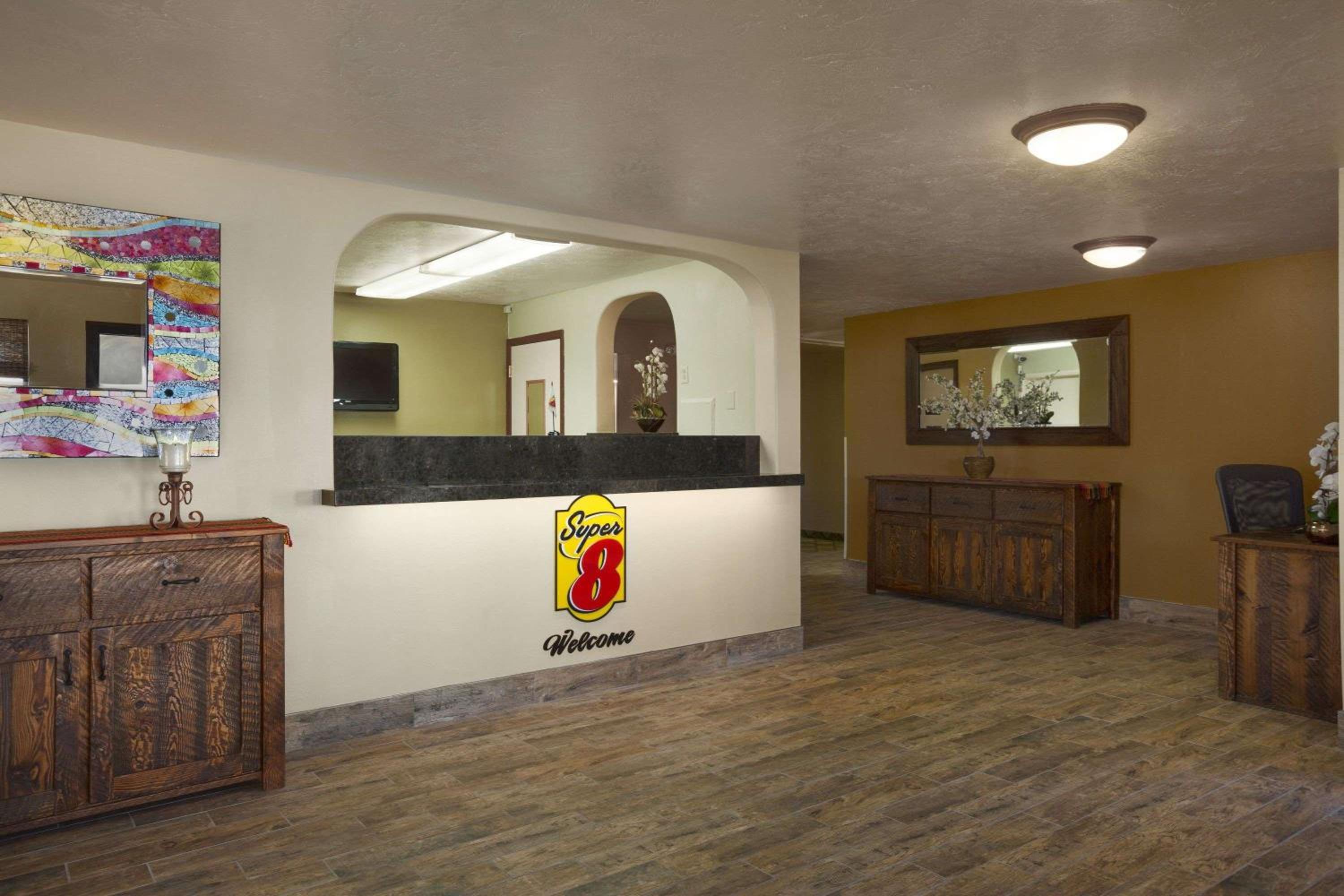 Super 8 by Wyndham Idaho Falls view 2