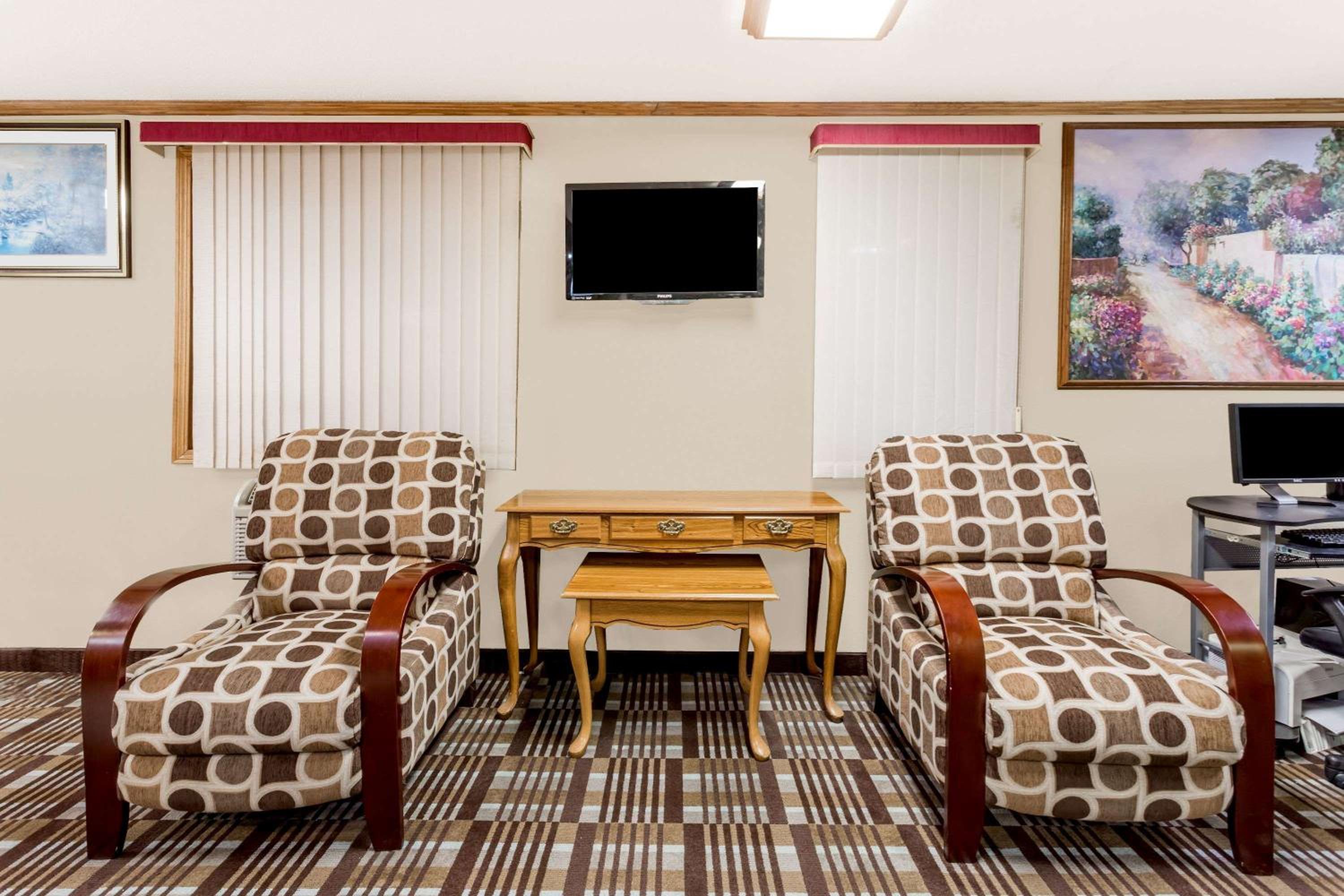 Super 8 by Wyndham Lexington view 3