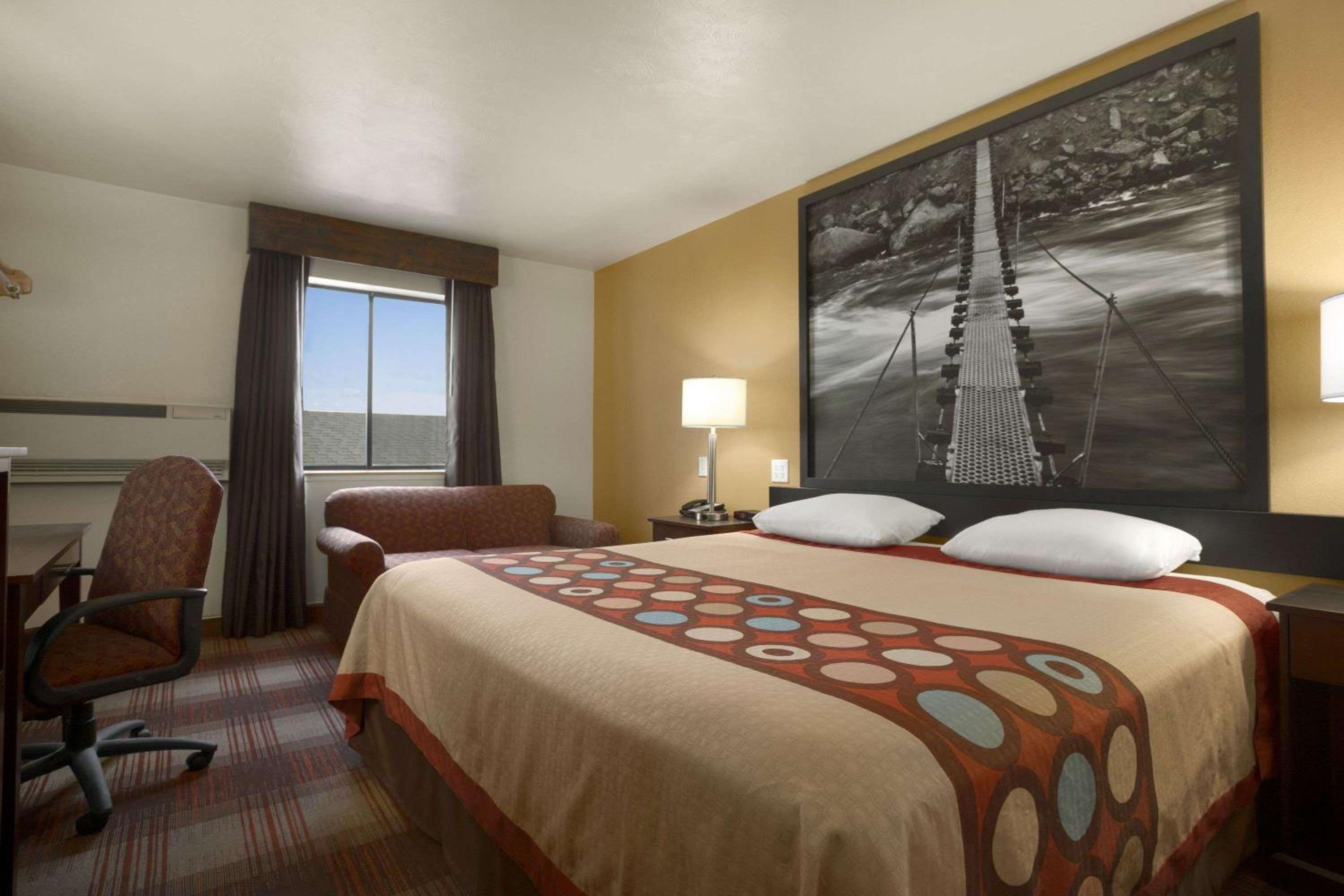 Super 8 by Wyndham Idaho Falls view 3