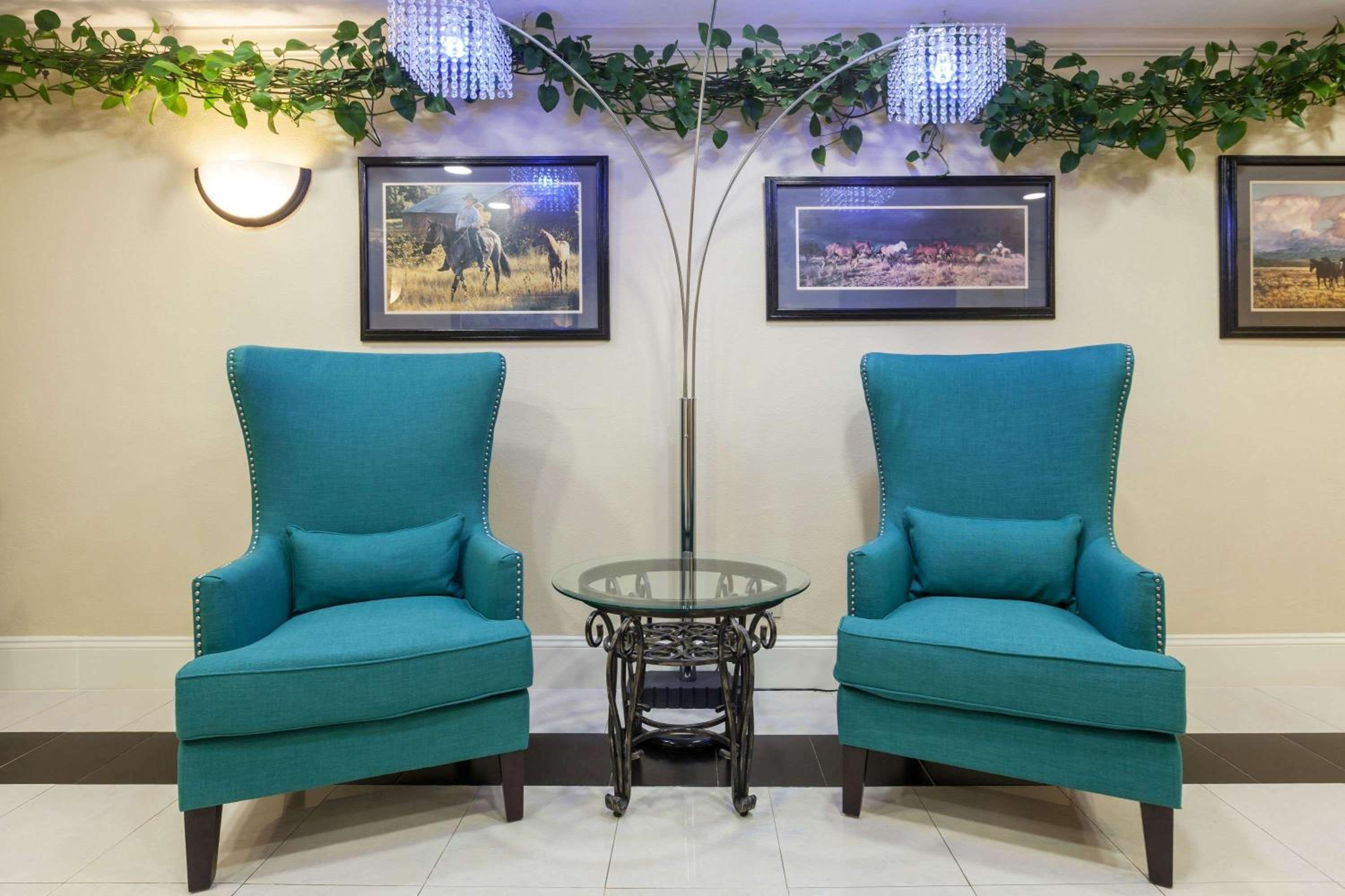 Ardmore Vacations - Super 8 by Wyndham Sulphur - Property Image 2