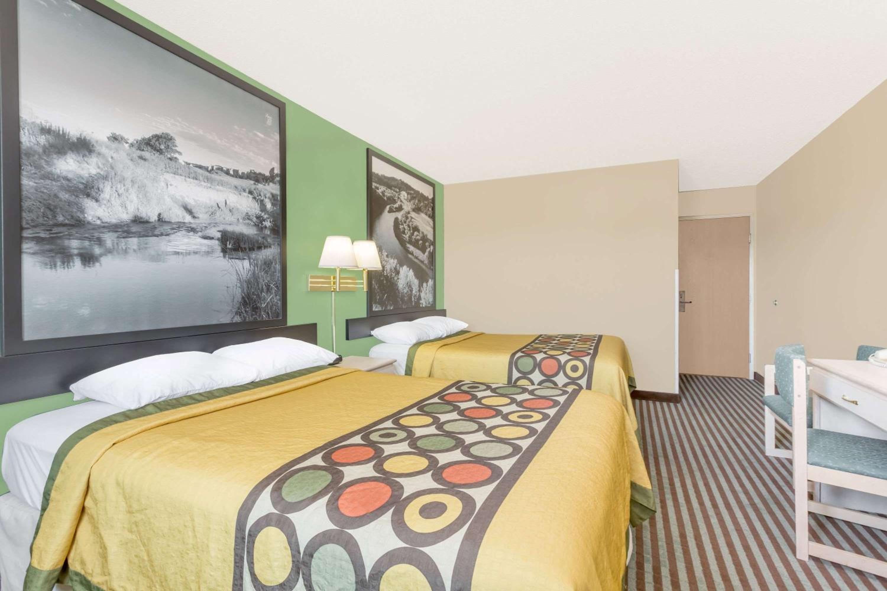 Super 8 by Wyndham Lexington view 5