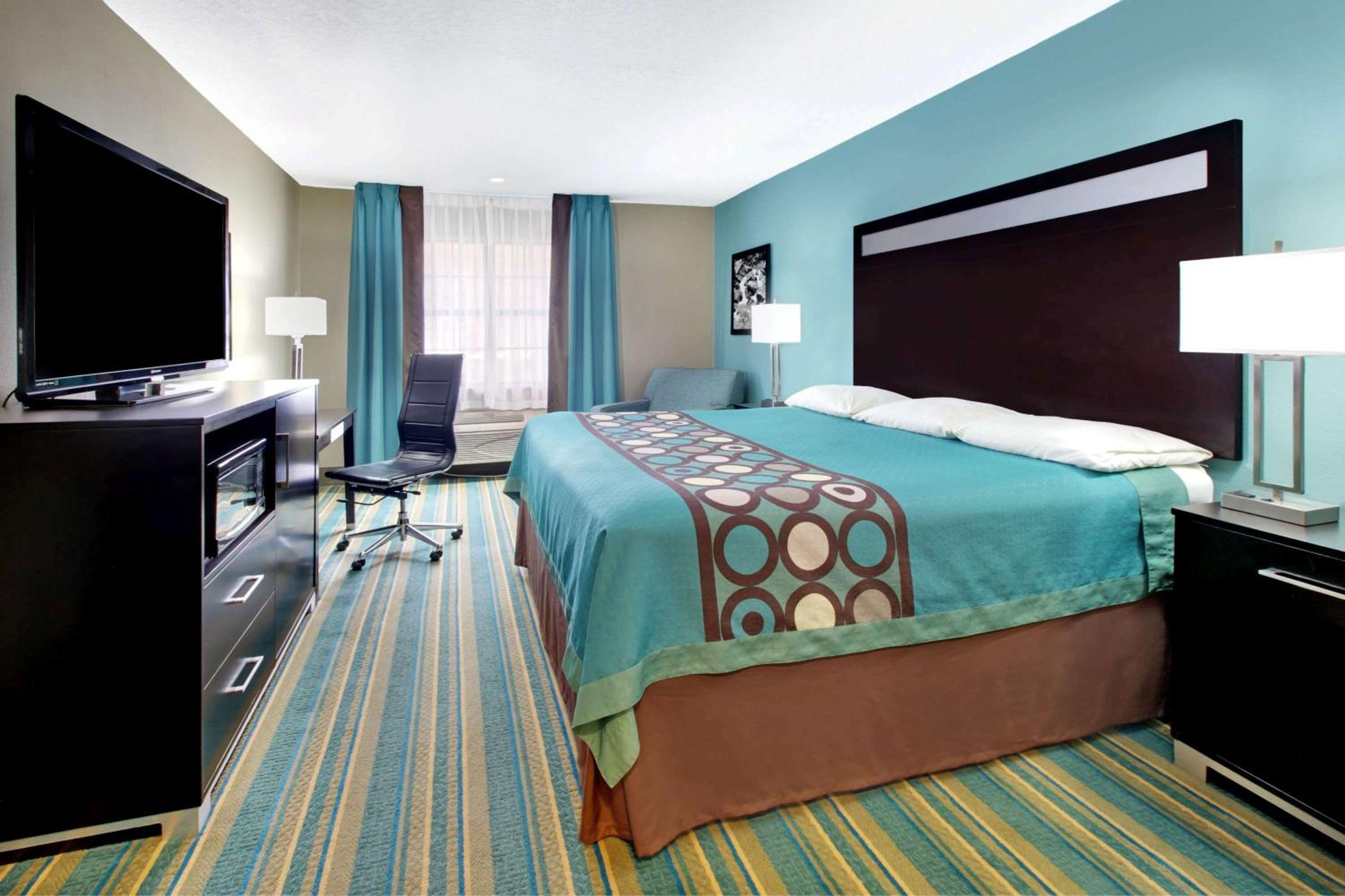 Super 8 by Wyndham Sulphur