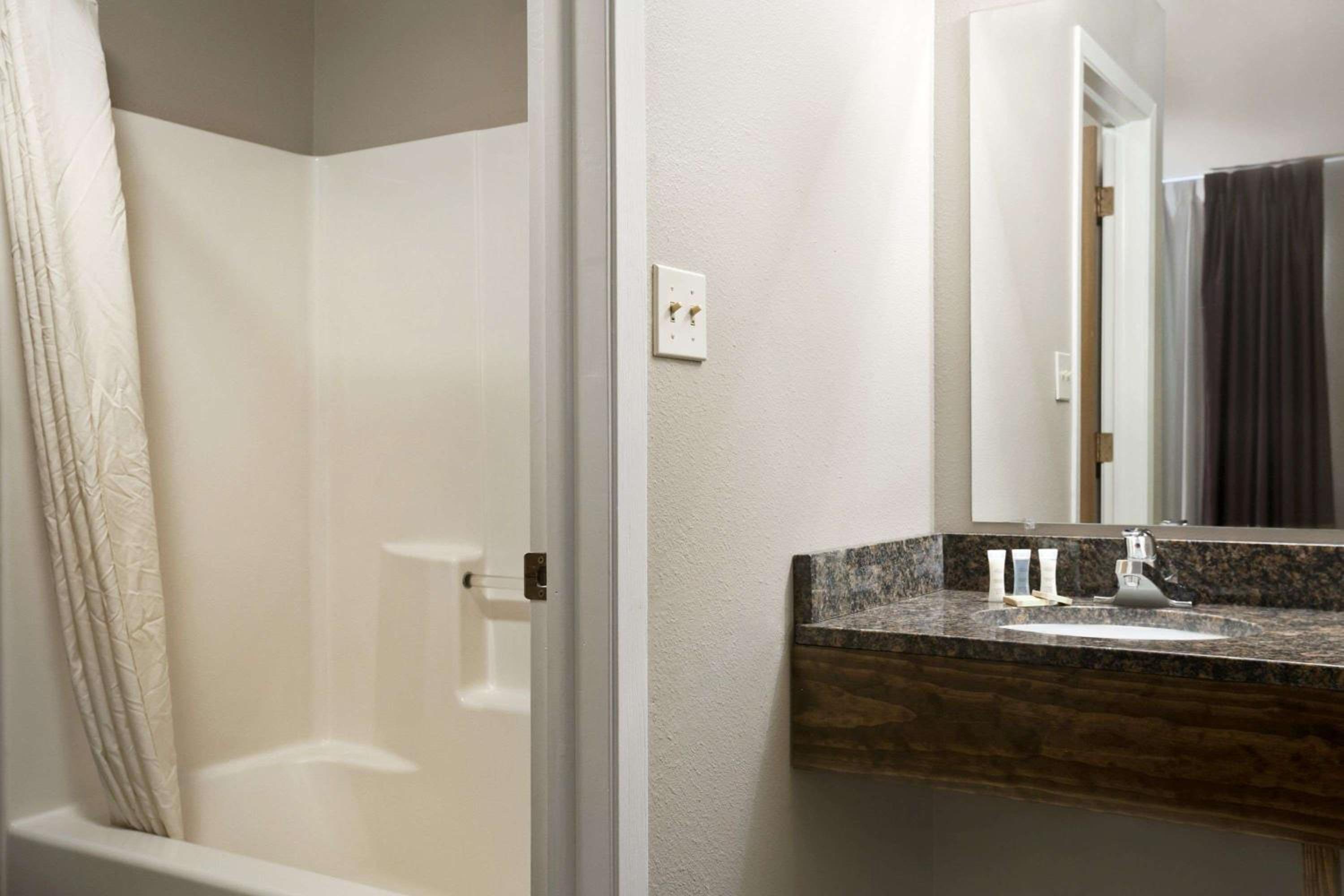 Pocatello Vacations - Super 8 by Wyndham Pocatello - Property Image 5