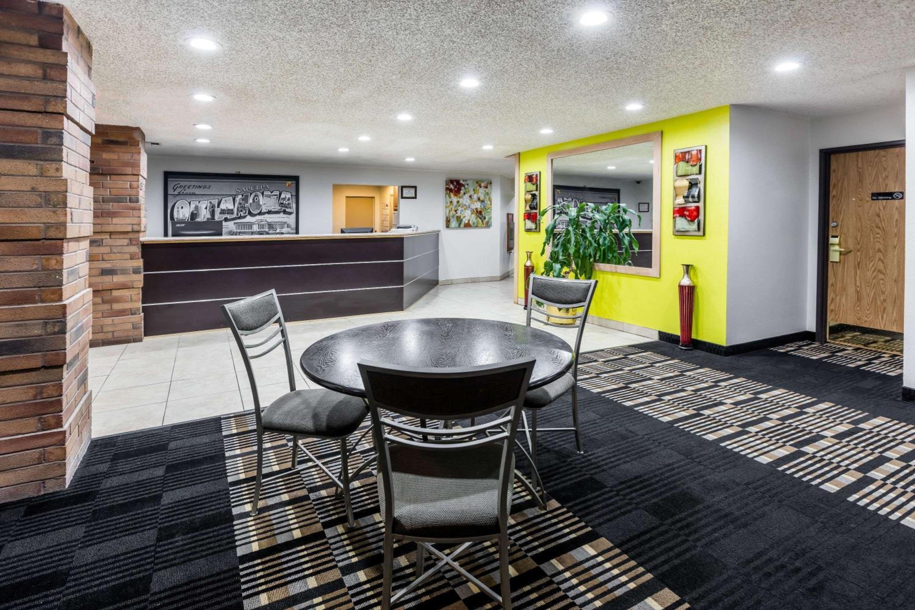 Super 8 by Wyndham Sapulpa/Tulsa Area view 3