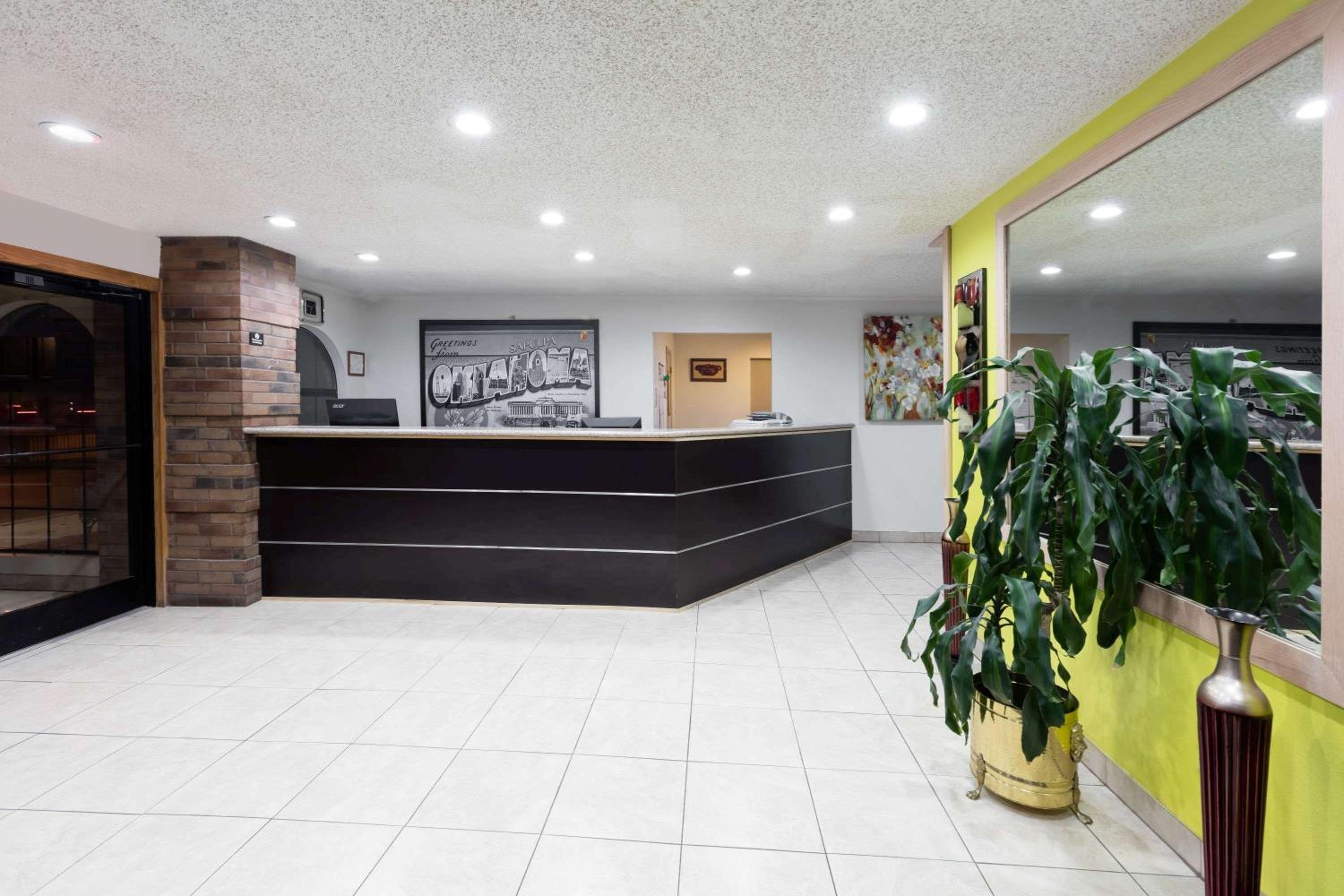 Super 8 by Wyndham Sapulpa/Tulsa Area view 2
